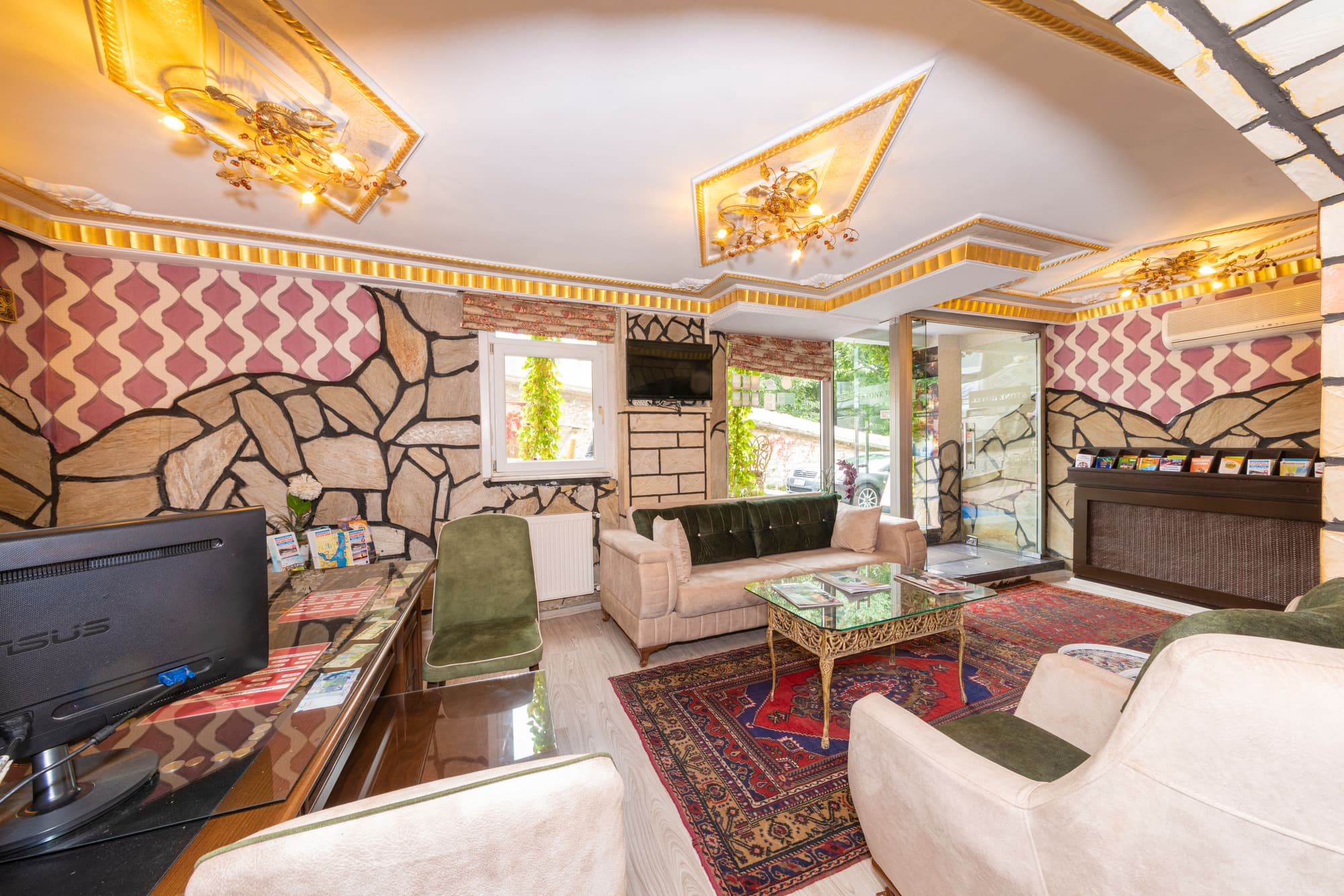 Stone Istanbul, Lobby