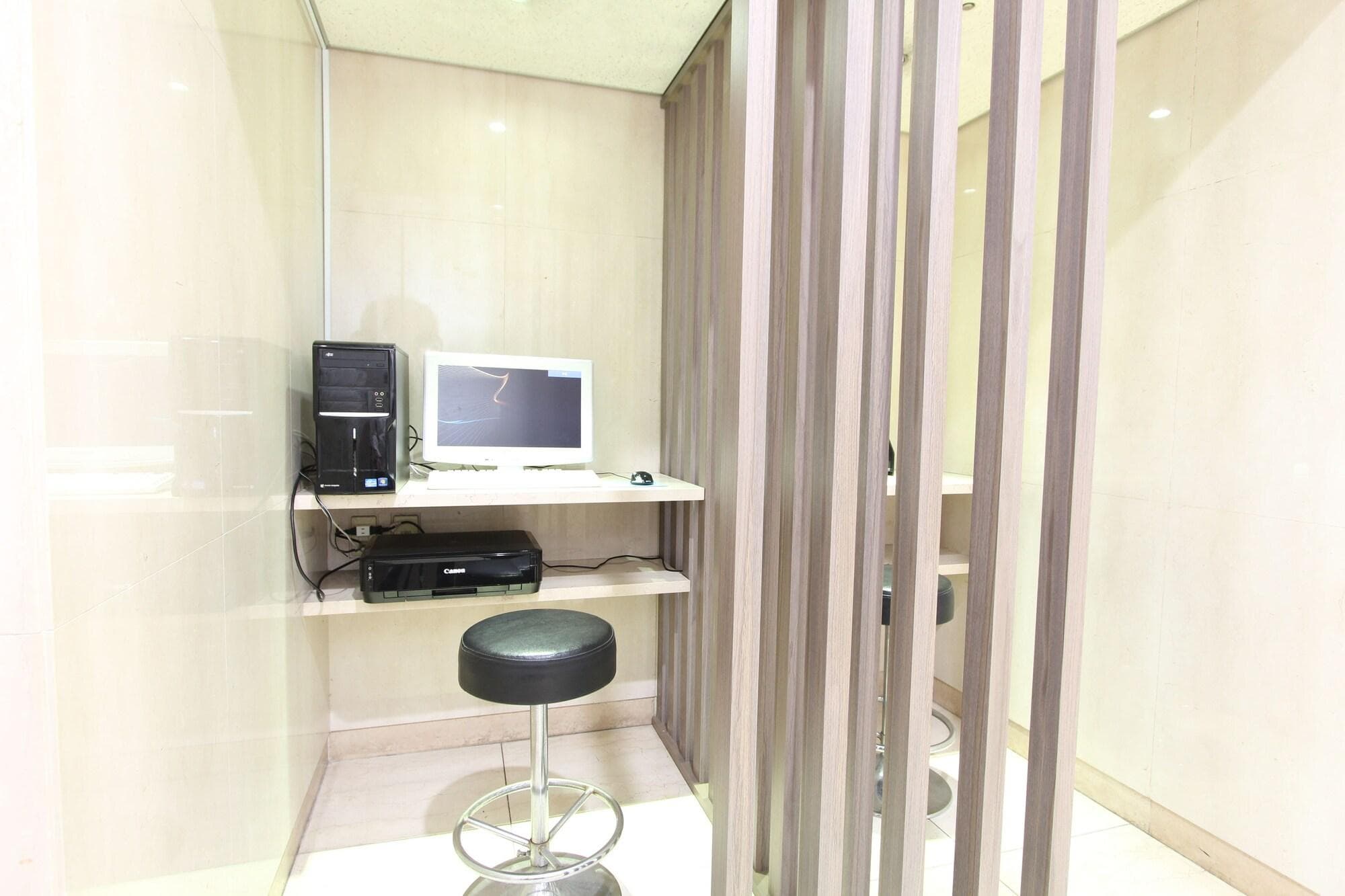 SureStay Plus by Best Western Shin-Osaka, Lobby