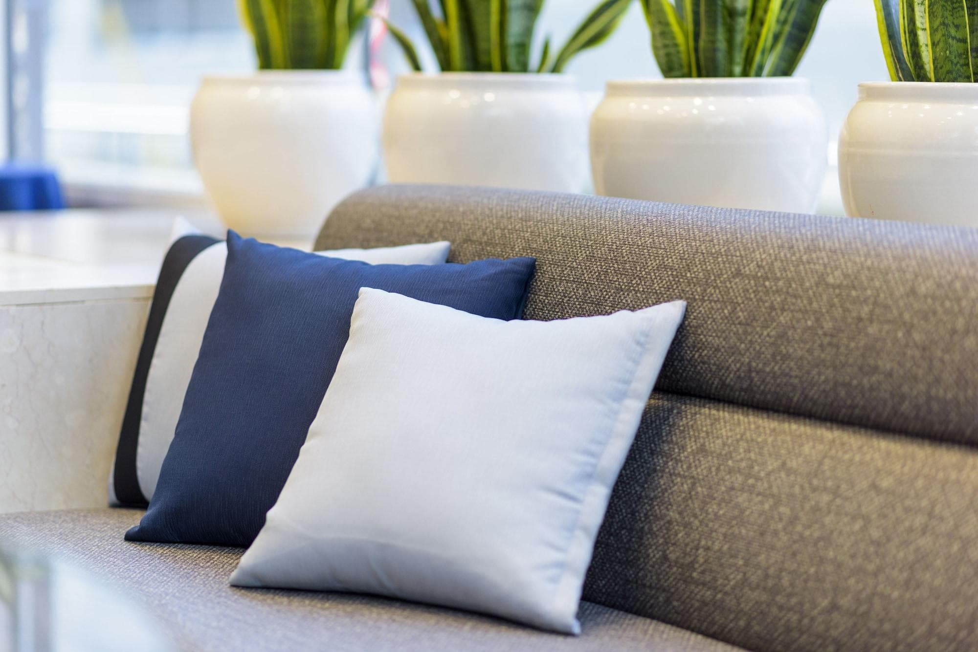 SureStay Plus by Best Western Shin-Osaka, Lobby