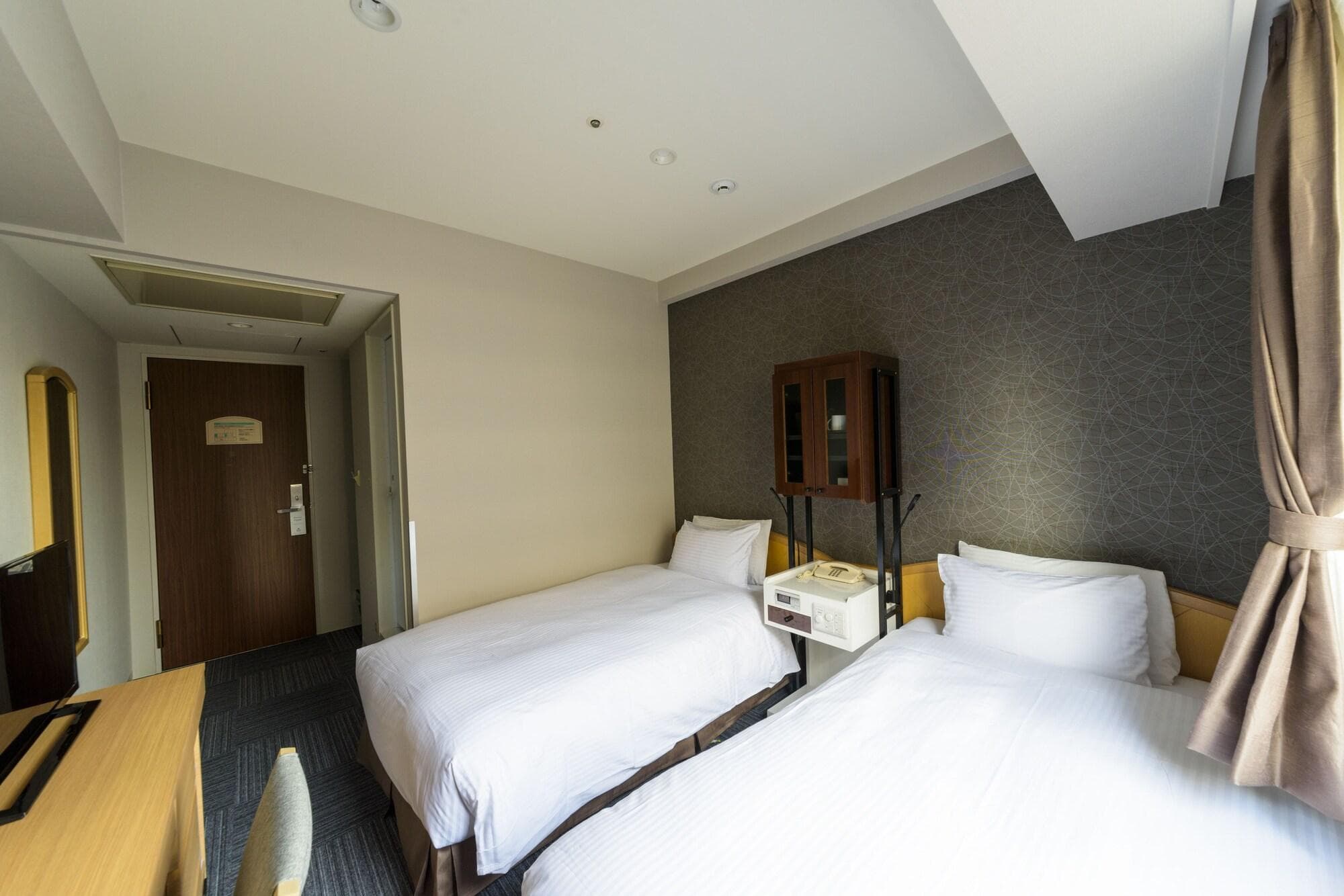 SureStay Plus by Best Western Shin-Osaka, Room