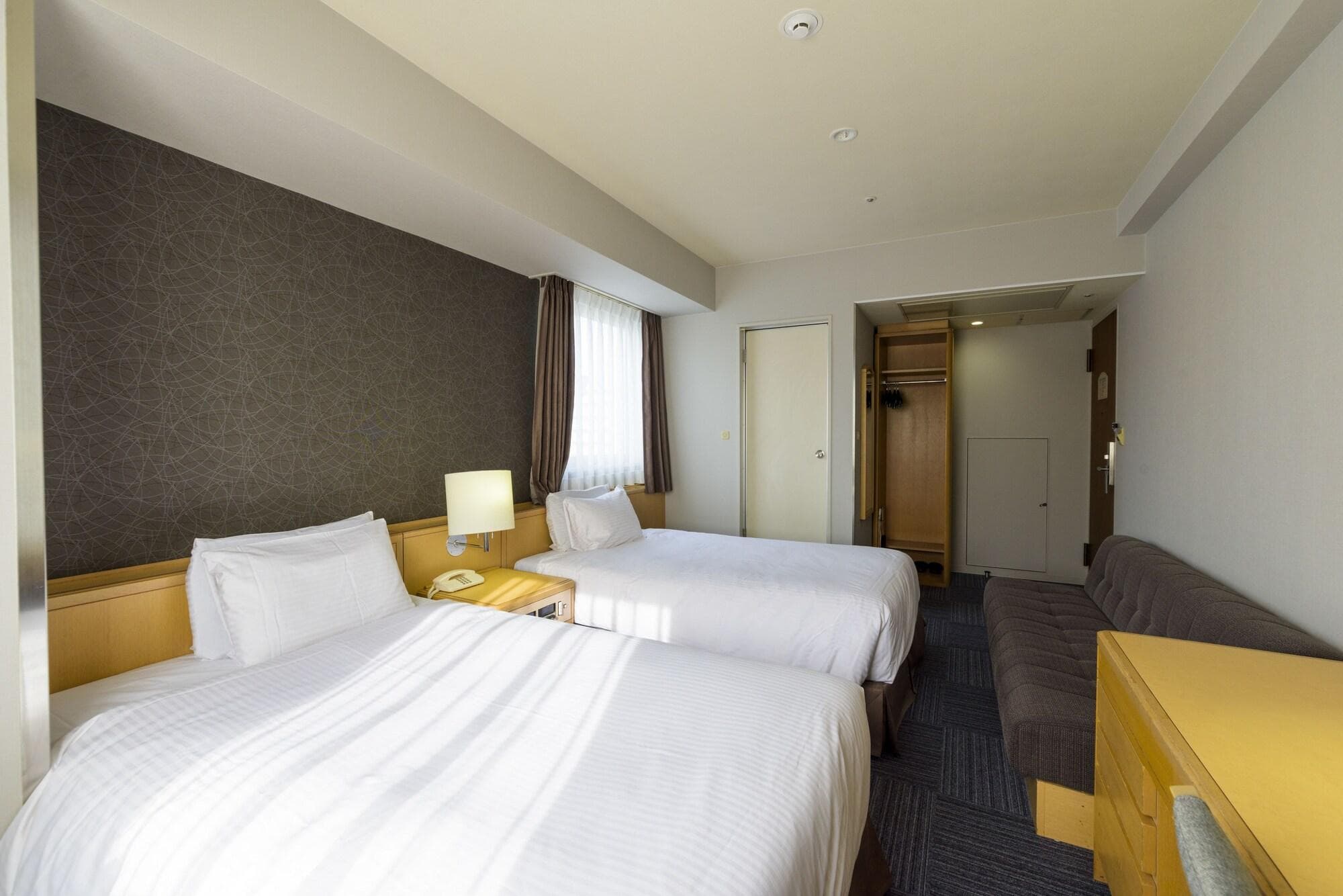 SureStay Plus by Best Western Shin-Osaka, Room