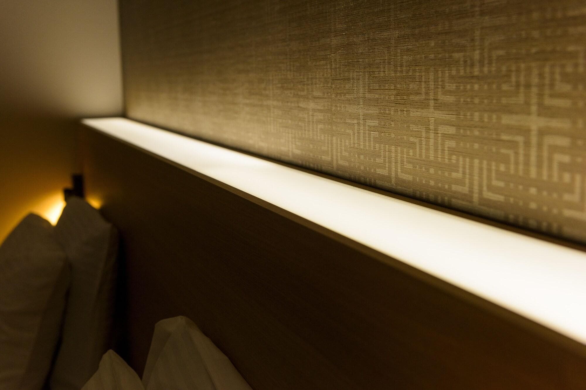 SureStay Plus by Best Western Shin-Osaka, Room