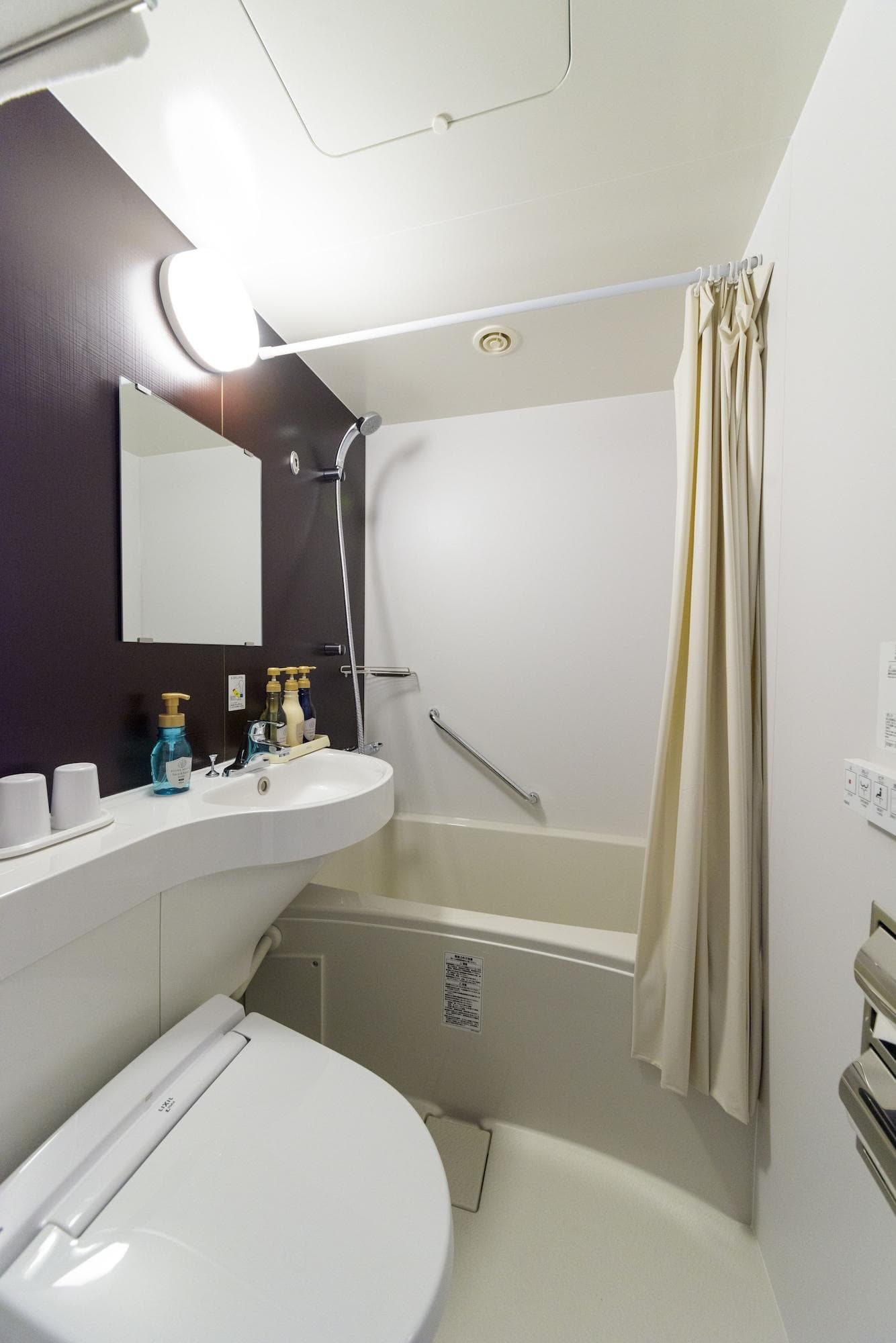 SureStay Plus by Best Western Shin-Osaka, Room