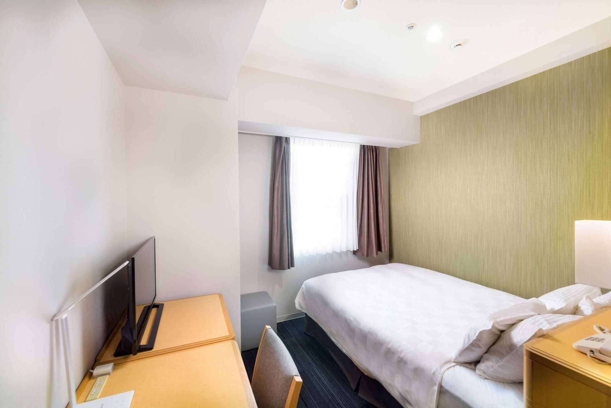 SureStay Plus by Best Western Shin-Osaka, Room