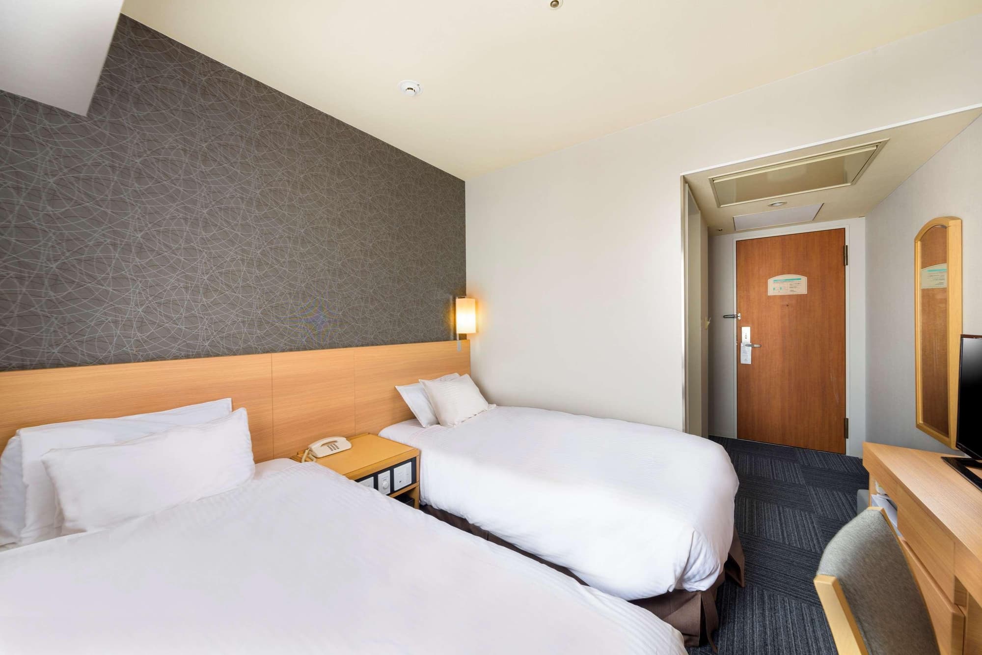 SureStay Plus by Best Western Shin-Osaka, Room