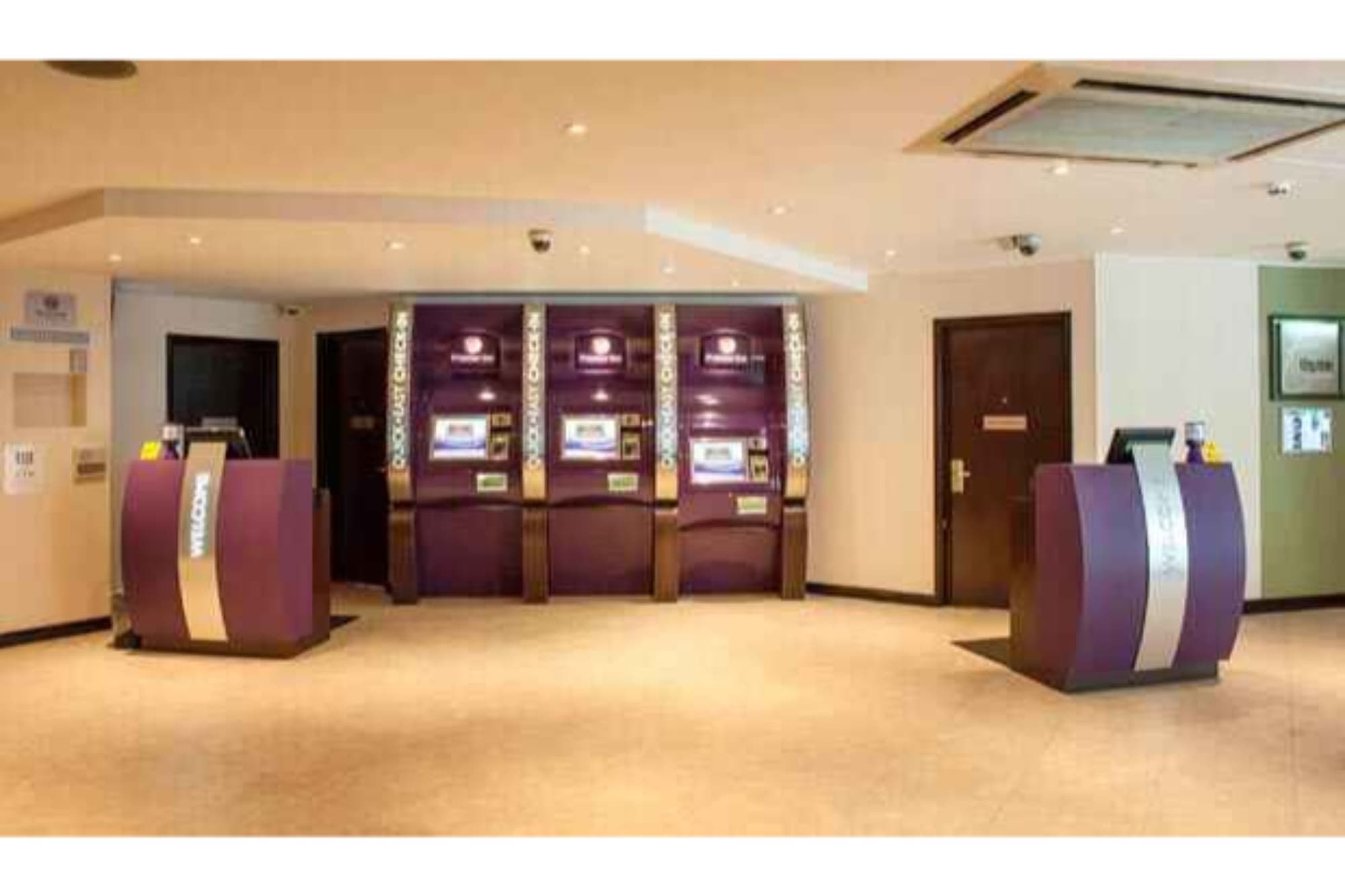 Premier Travel Inn Towerbridge, Lobby