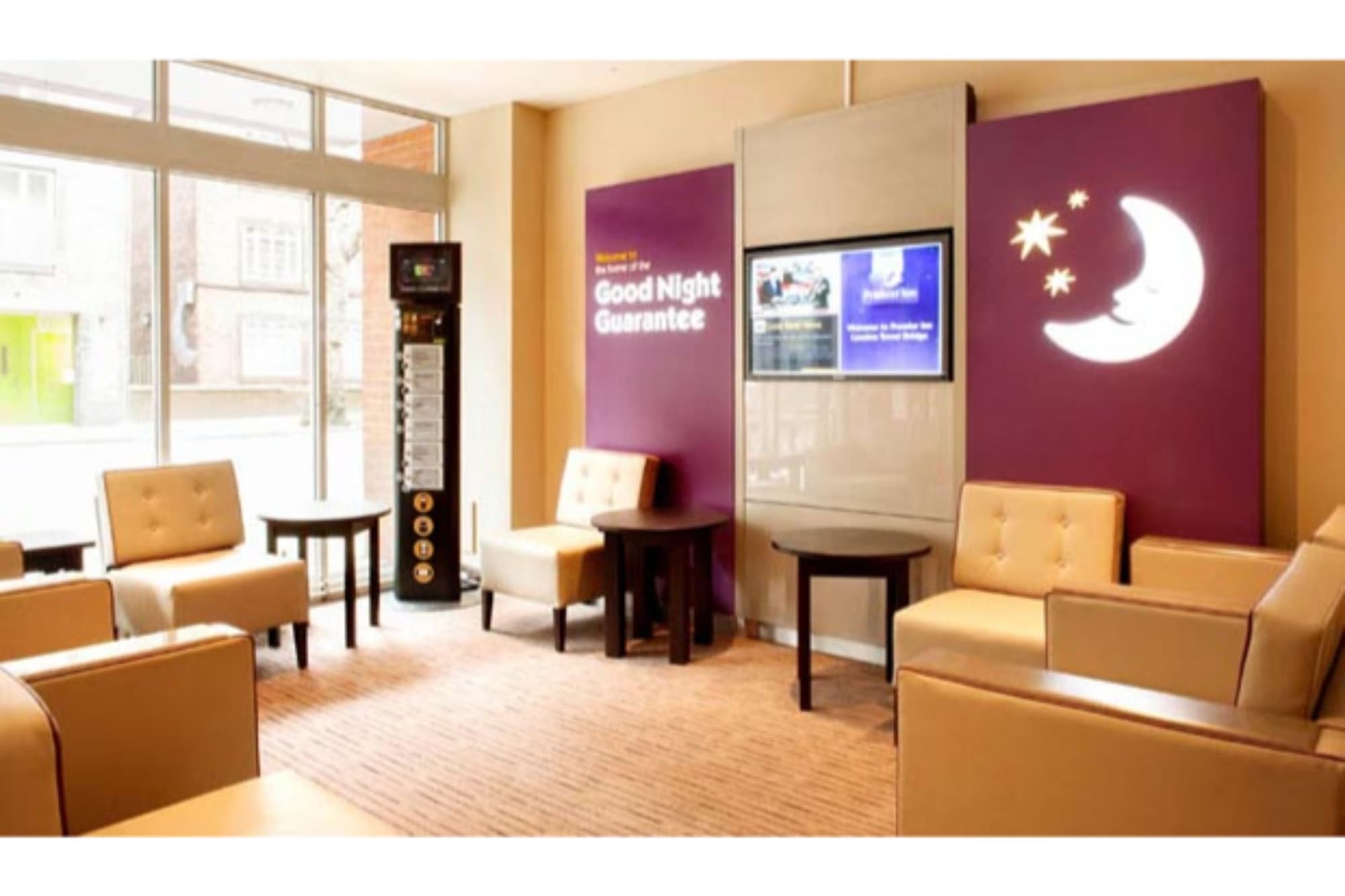 Premier Travel Inn Towerbridge, Lobby