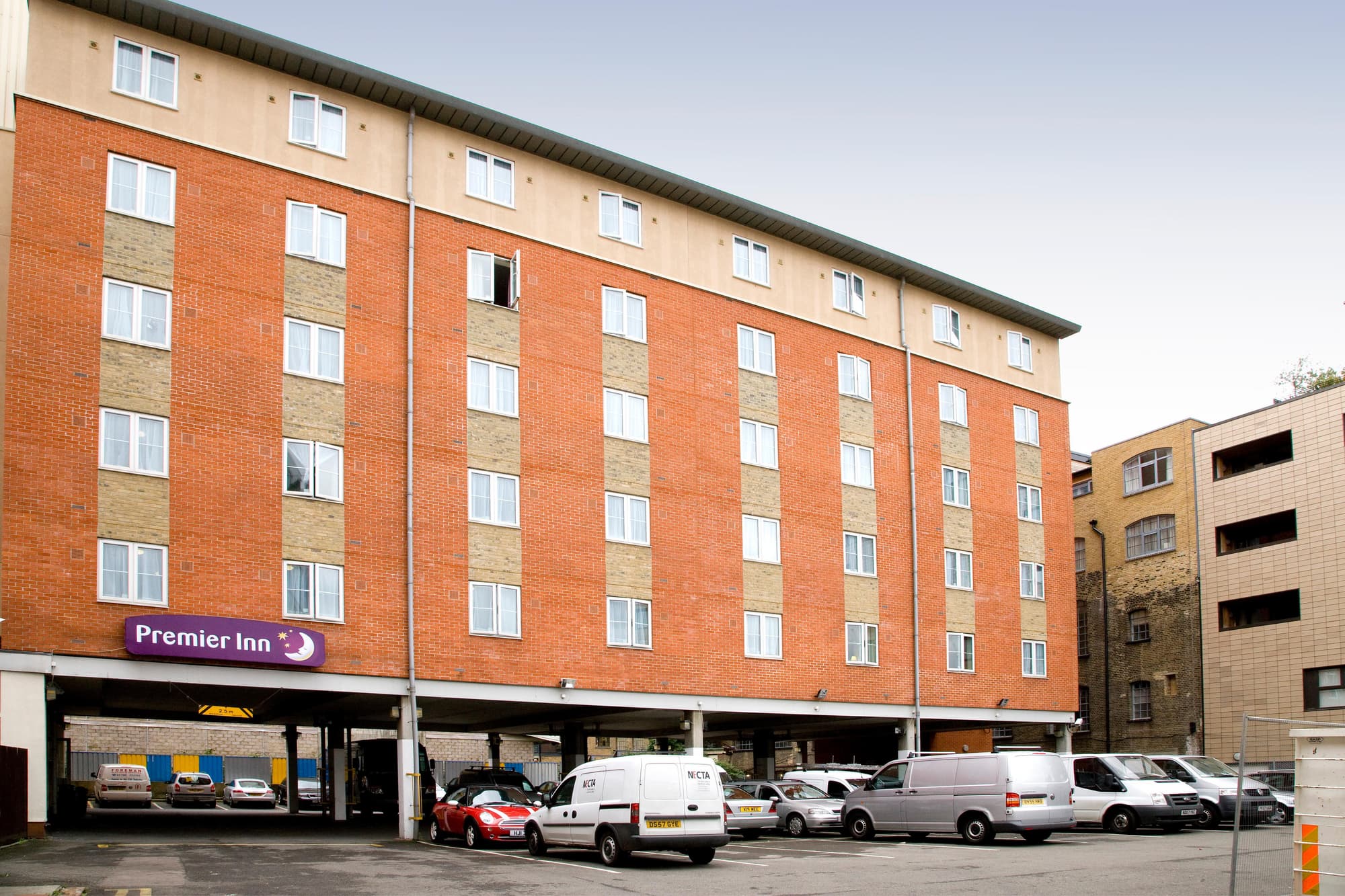 Premier Travel Inn Towerbridge, General view