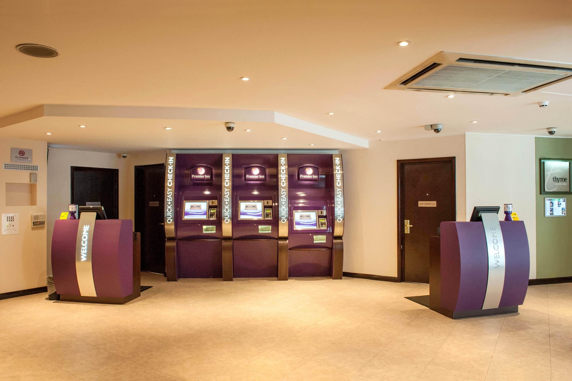 Premier Travel Inn Towerbridge, Lobby