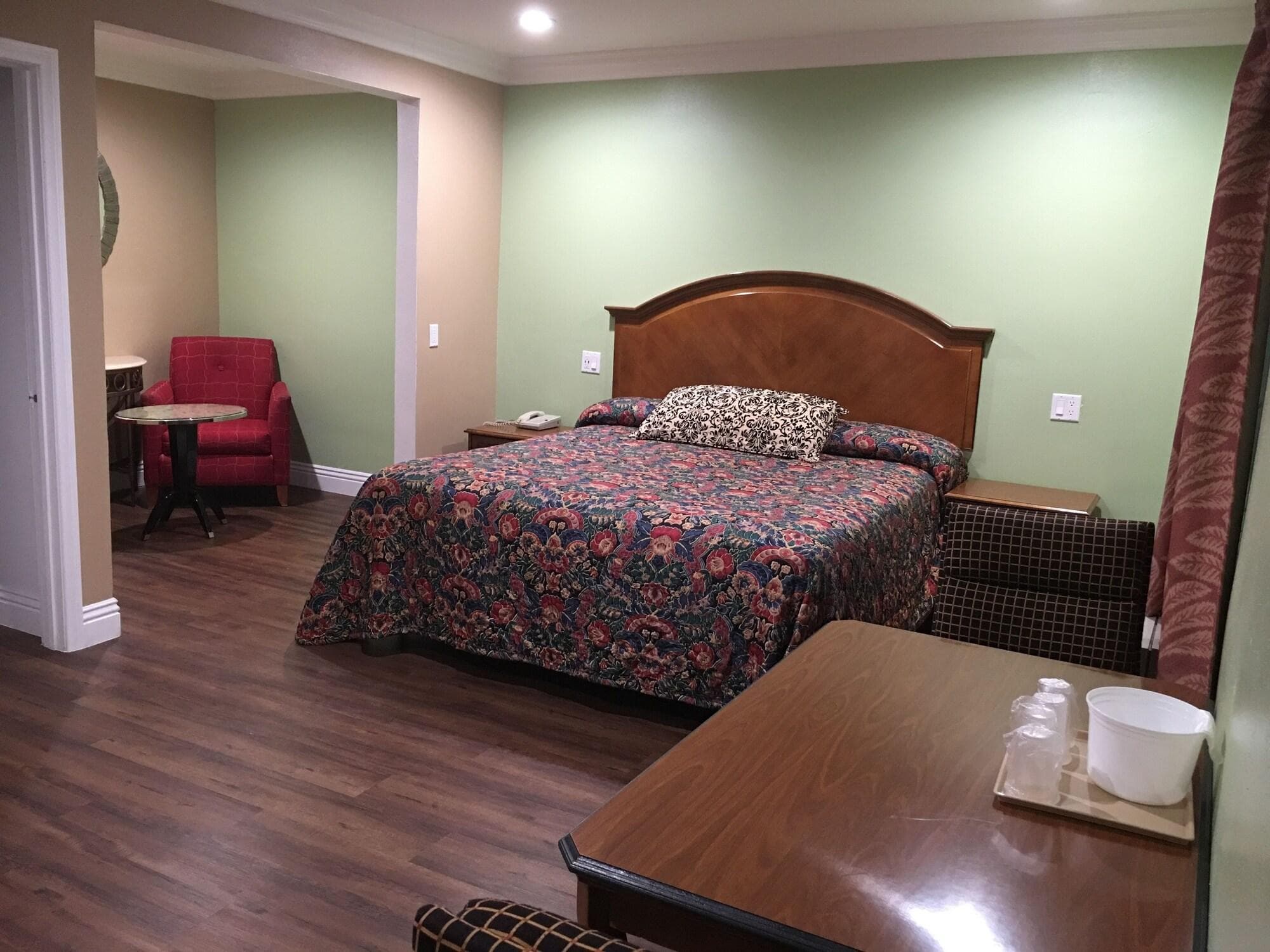 American Inn & Suites LAX Airport, Room