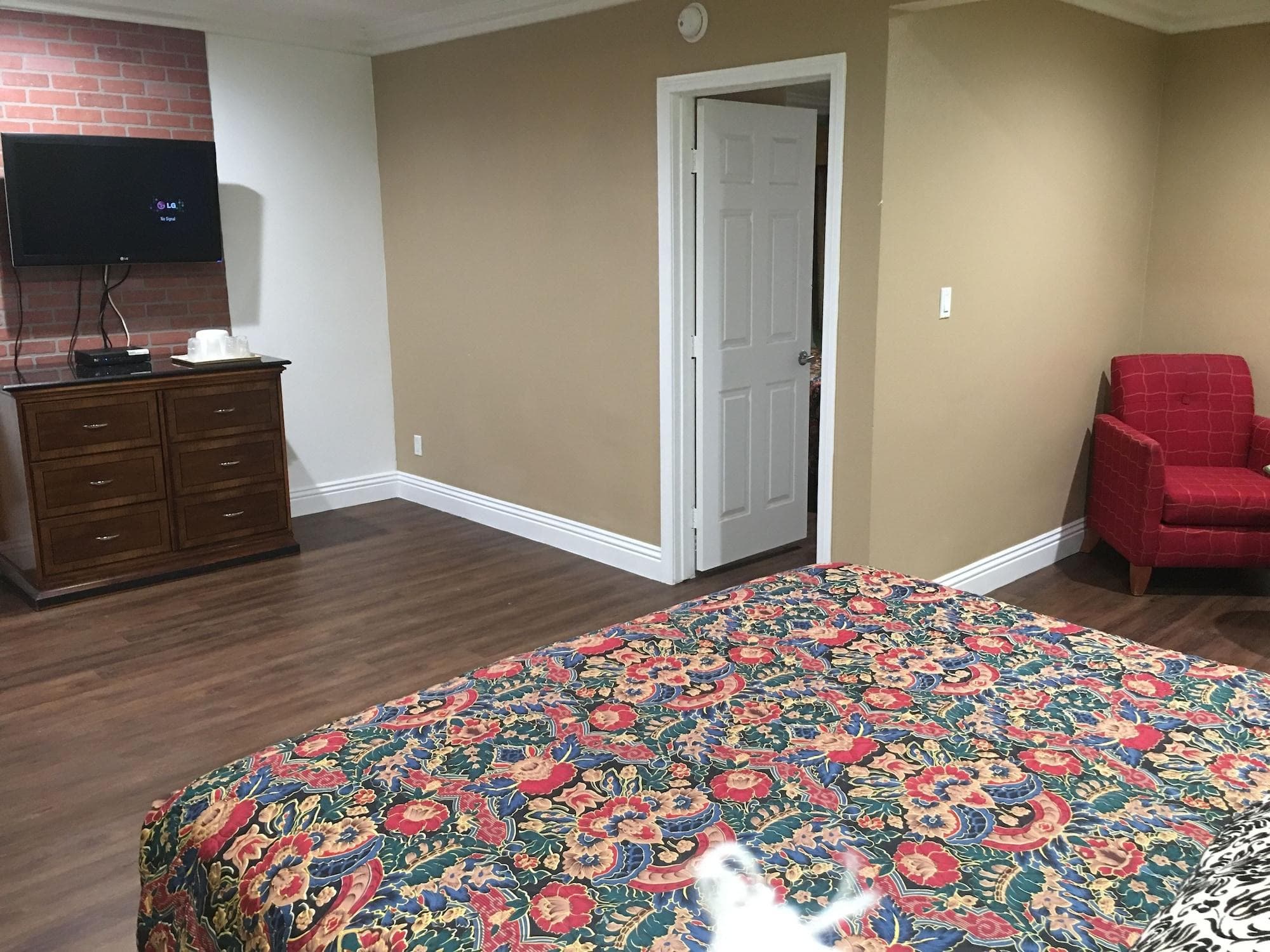 American Inn & Suites LAX Airport, Room