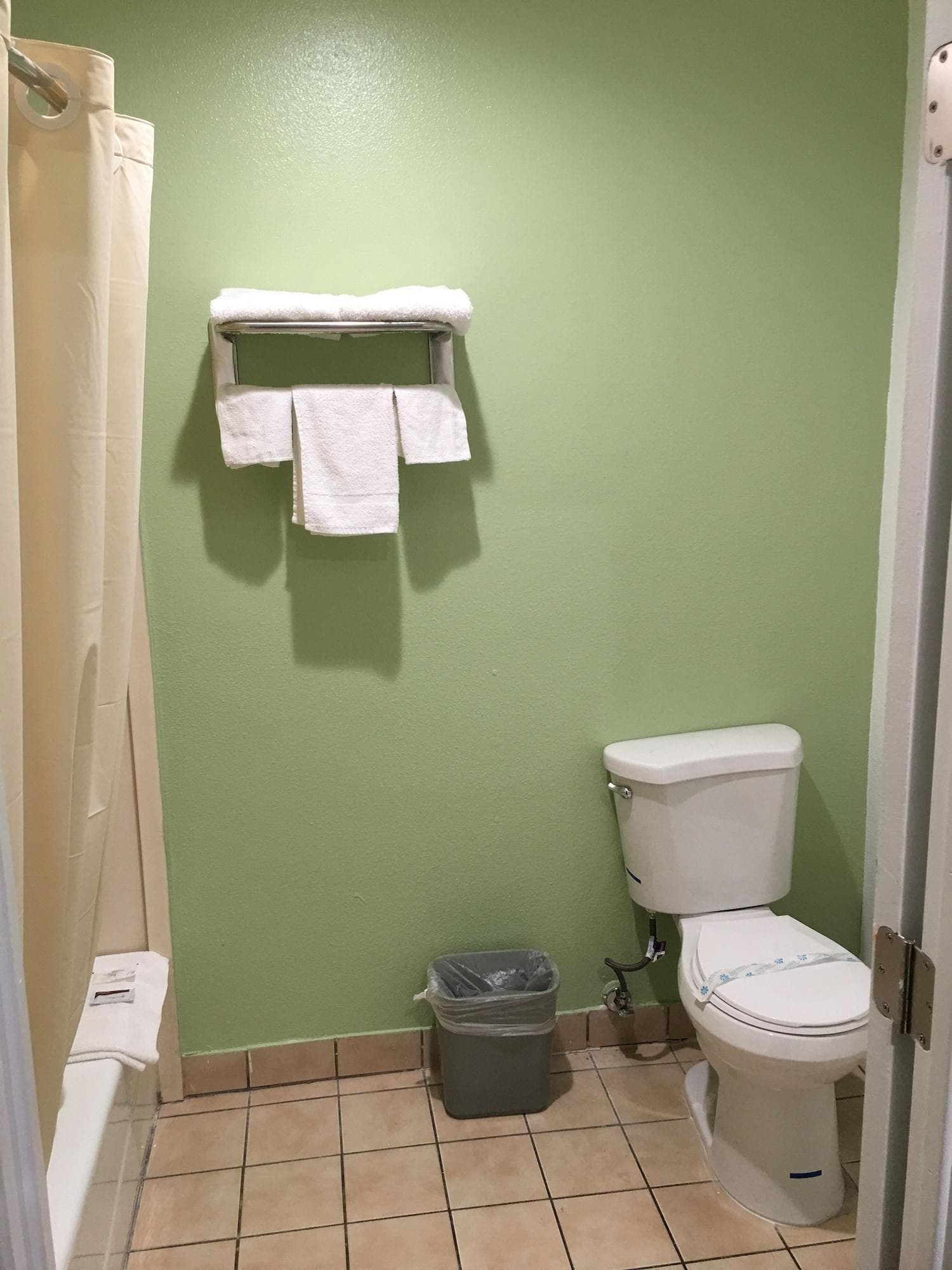 American Inn & Suites LAX Airport, Room