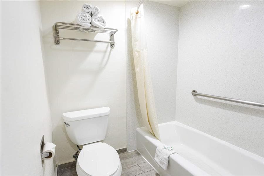 American Inn & Suites LAX Airport, Room