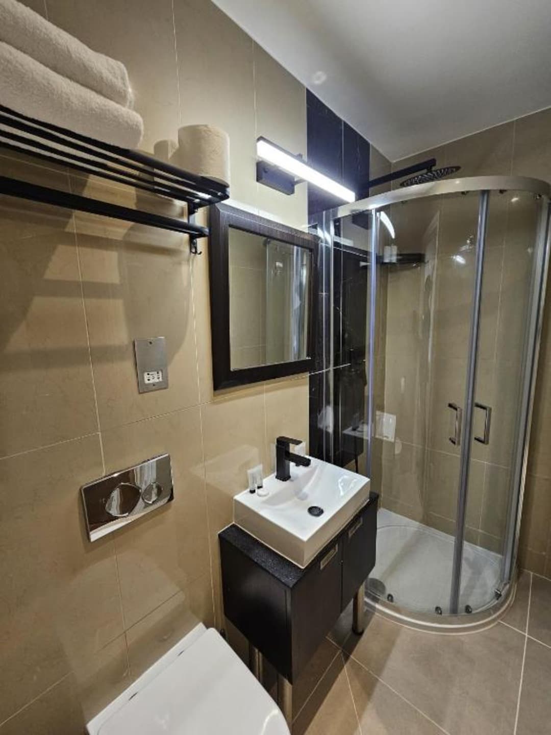 The Cromwell Crown, Room