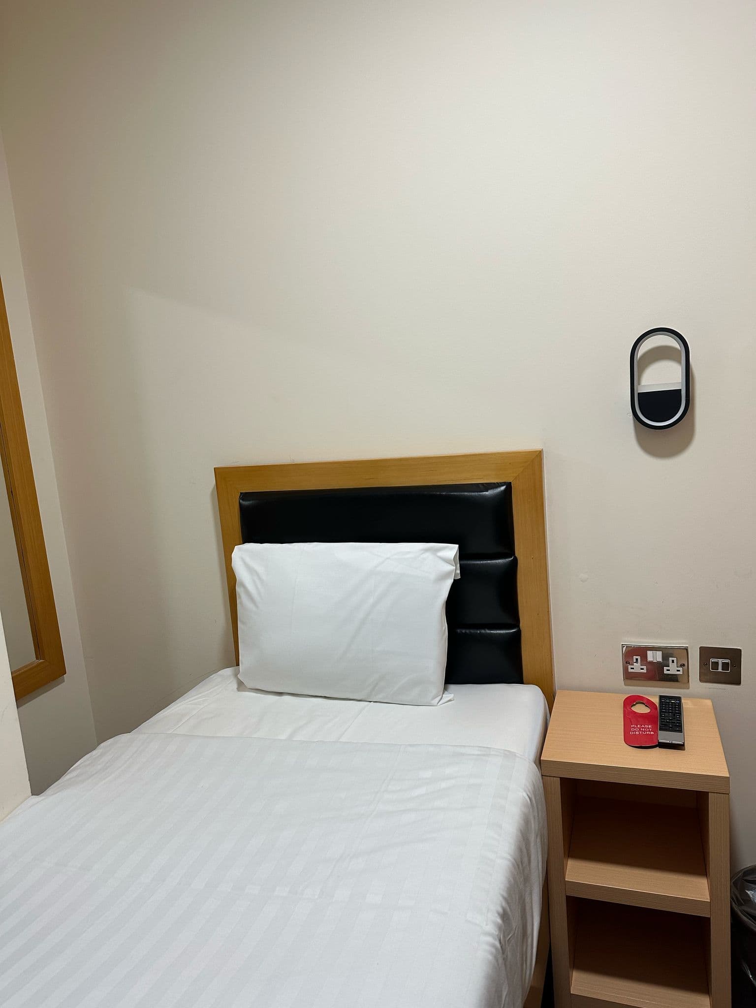 The Cromwell Crown, Room