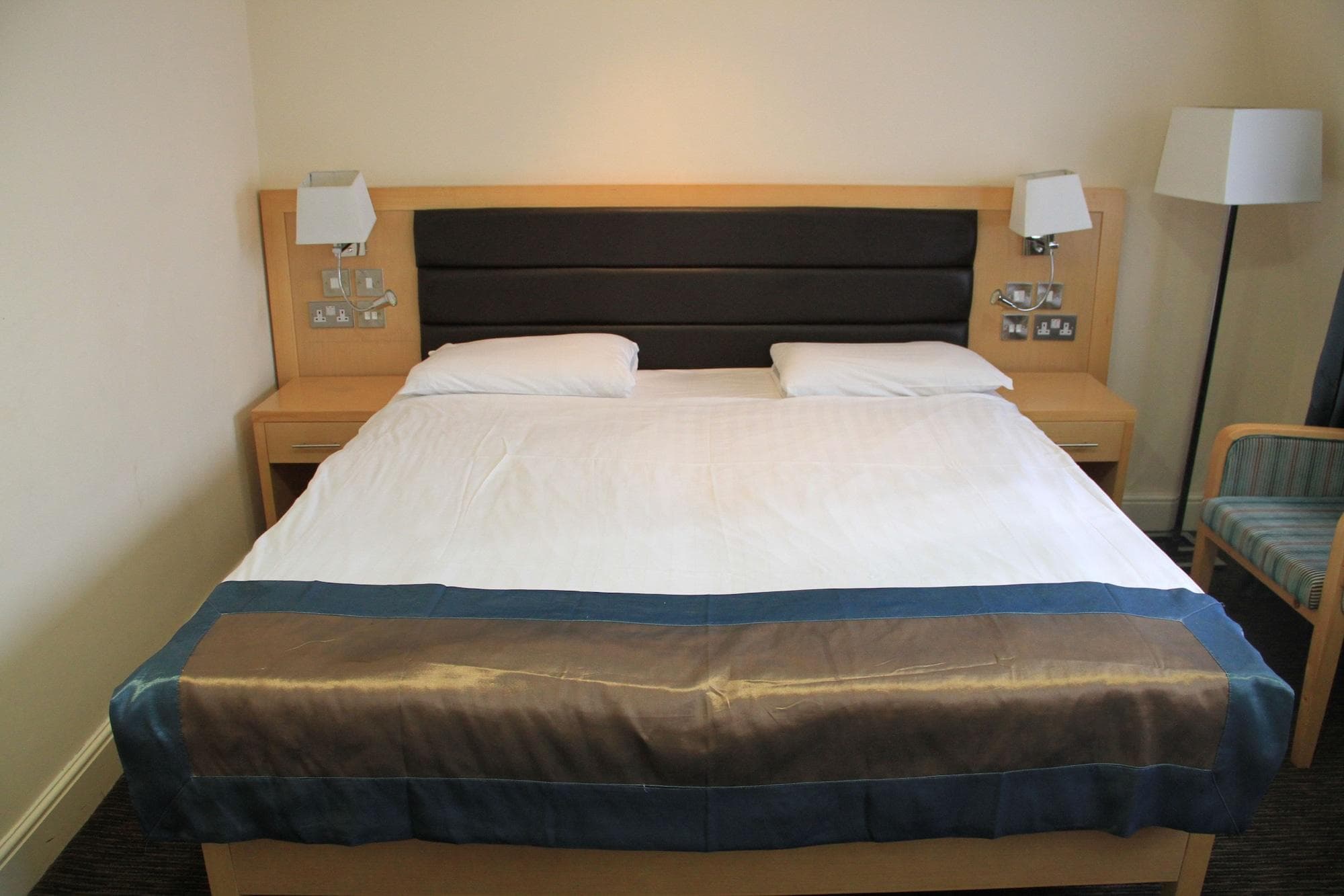 The Cromwell Crown, Room