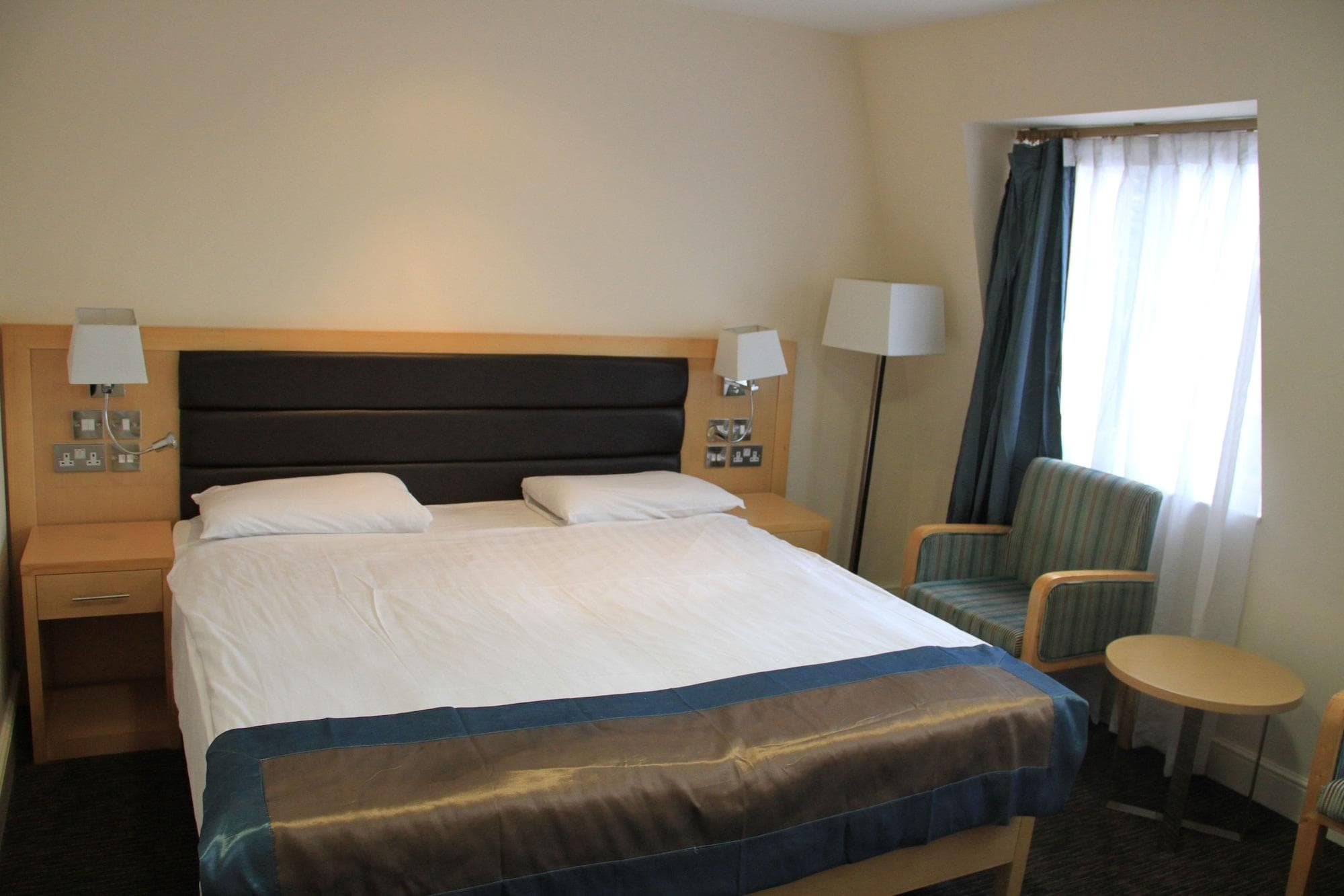 The Cromwell Crown, Room