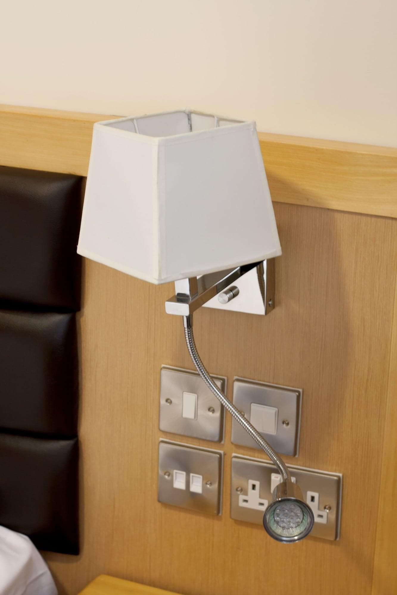 The Cromwell Crown, Room