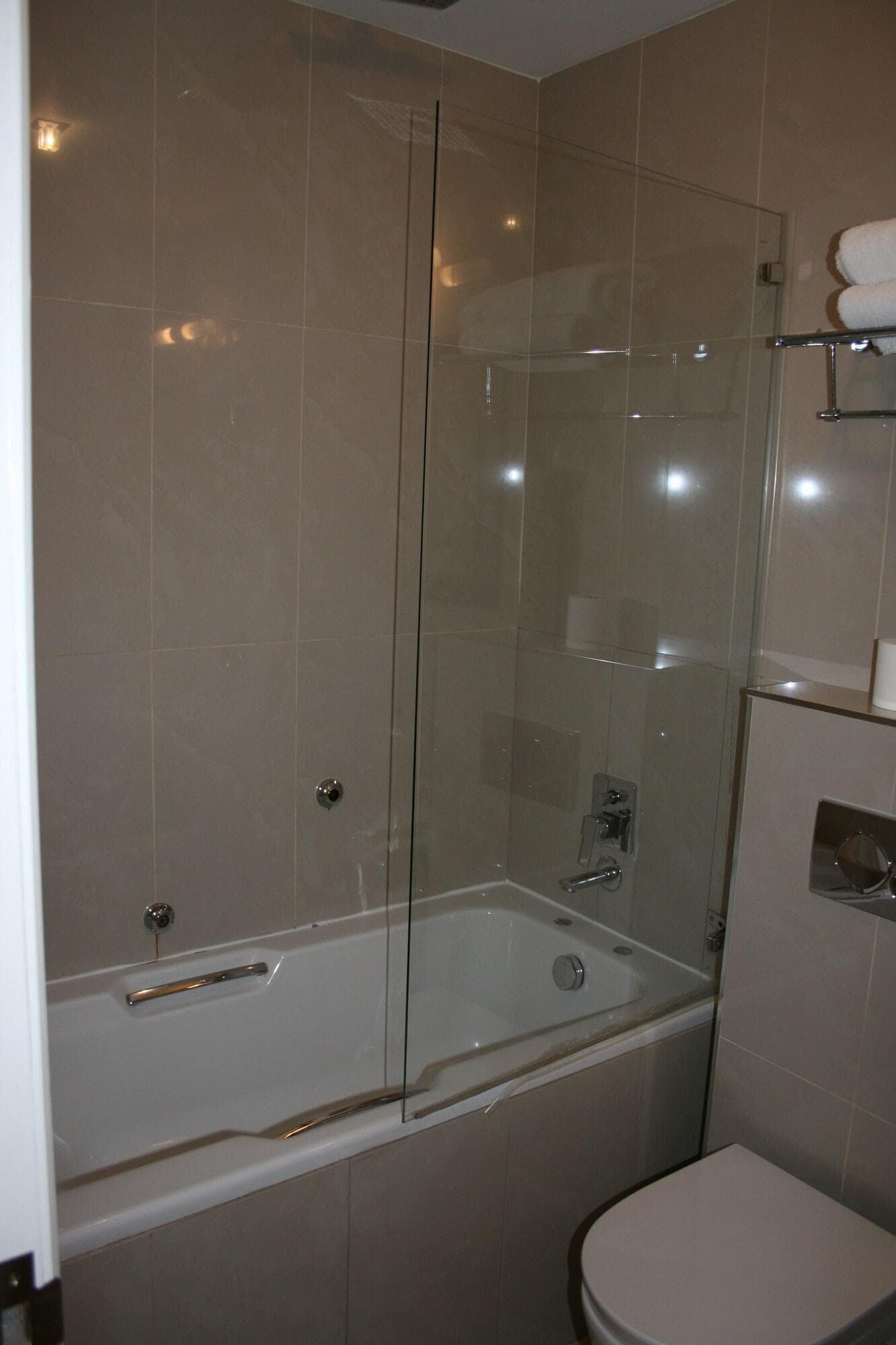 The Cromwell Crown, Room