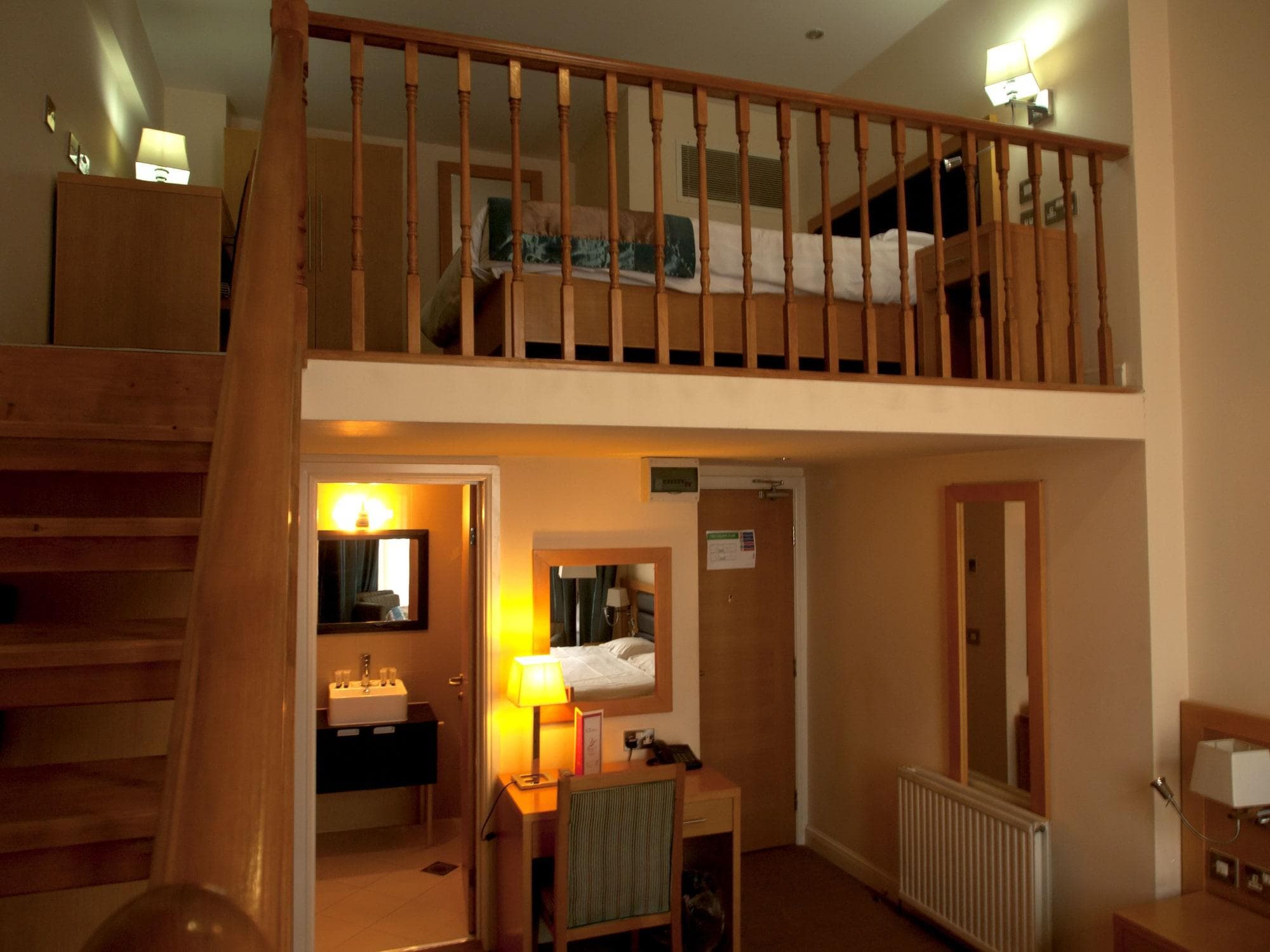 The Cromwell Crown, Room