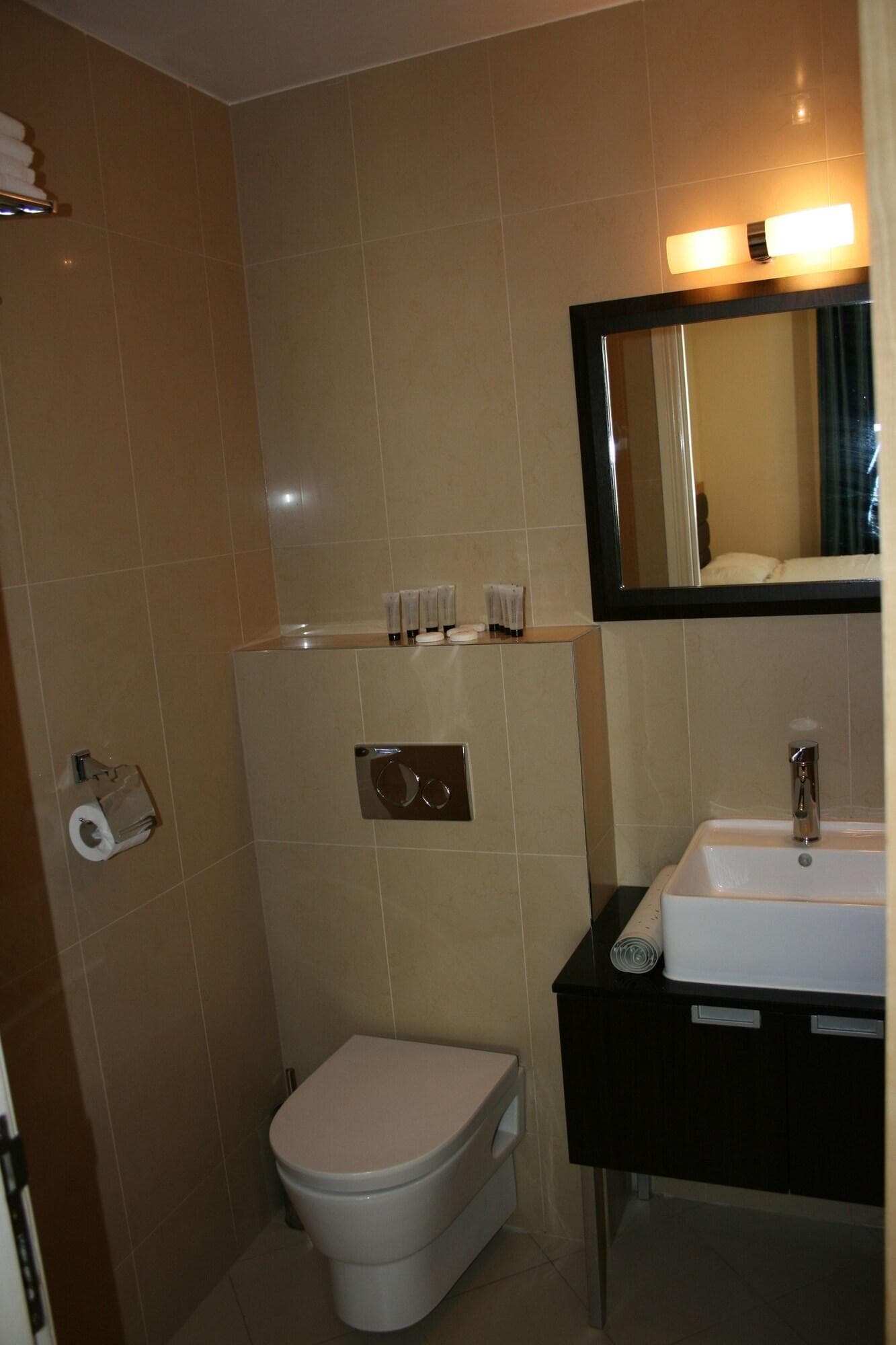 The Cromwell Crown, Room