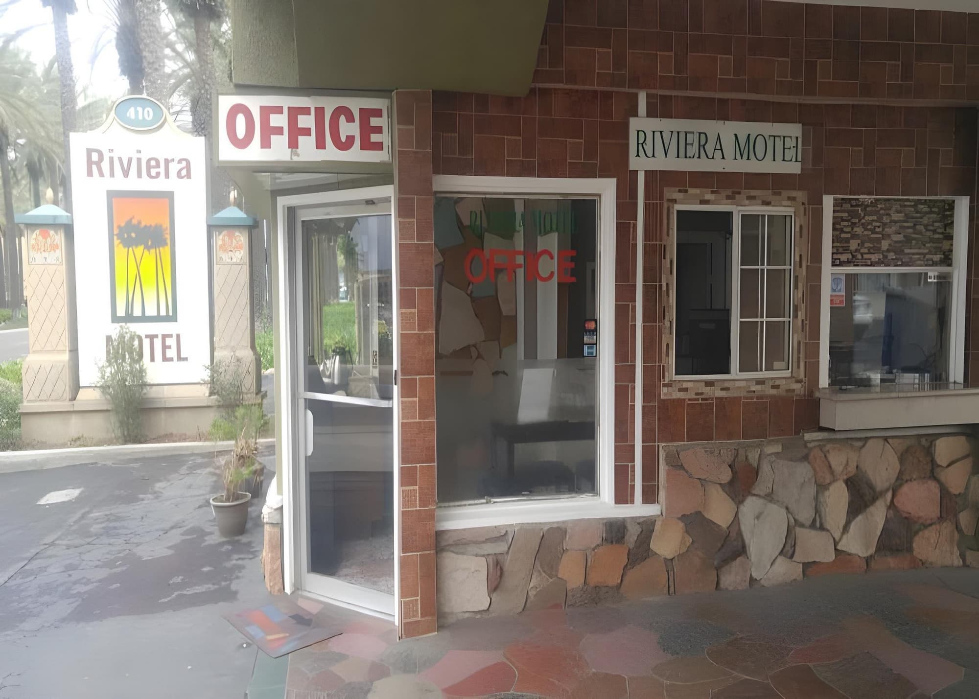 Riviera Motel, Lobby