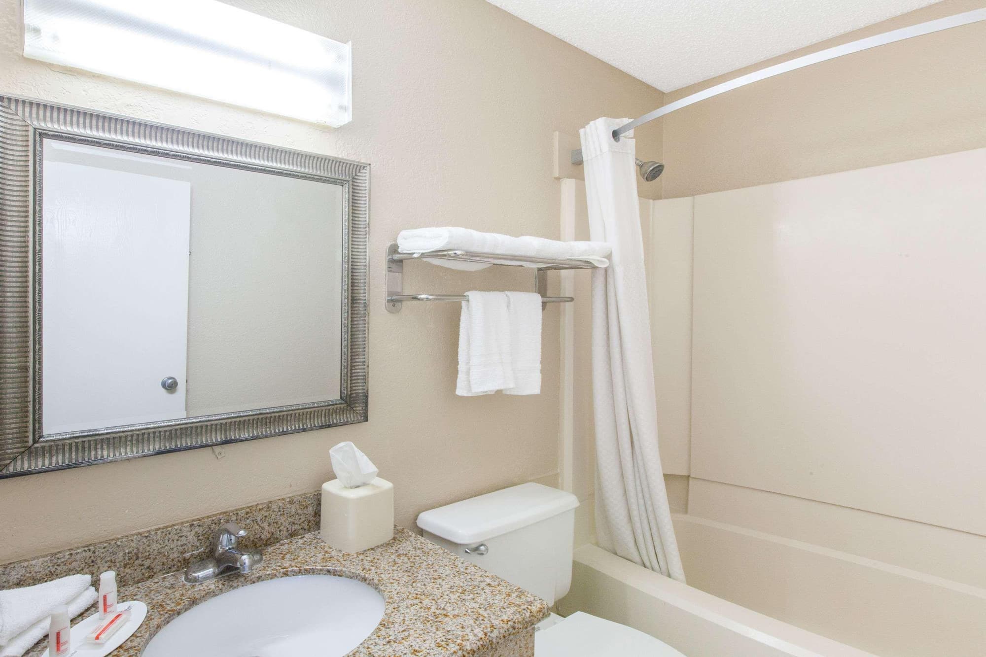 Super 8 Lafayette LA, Room