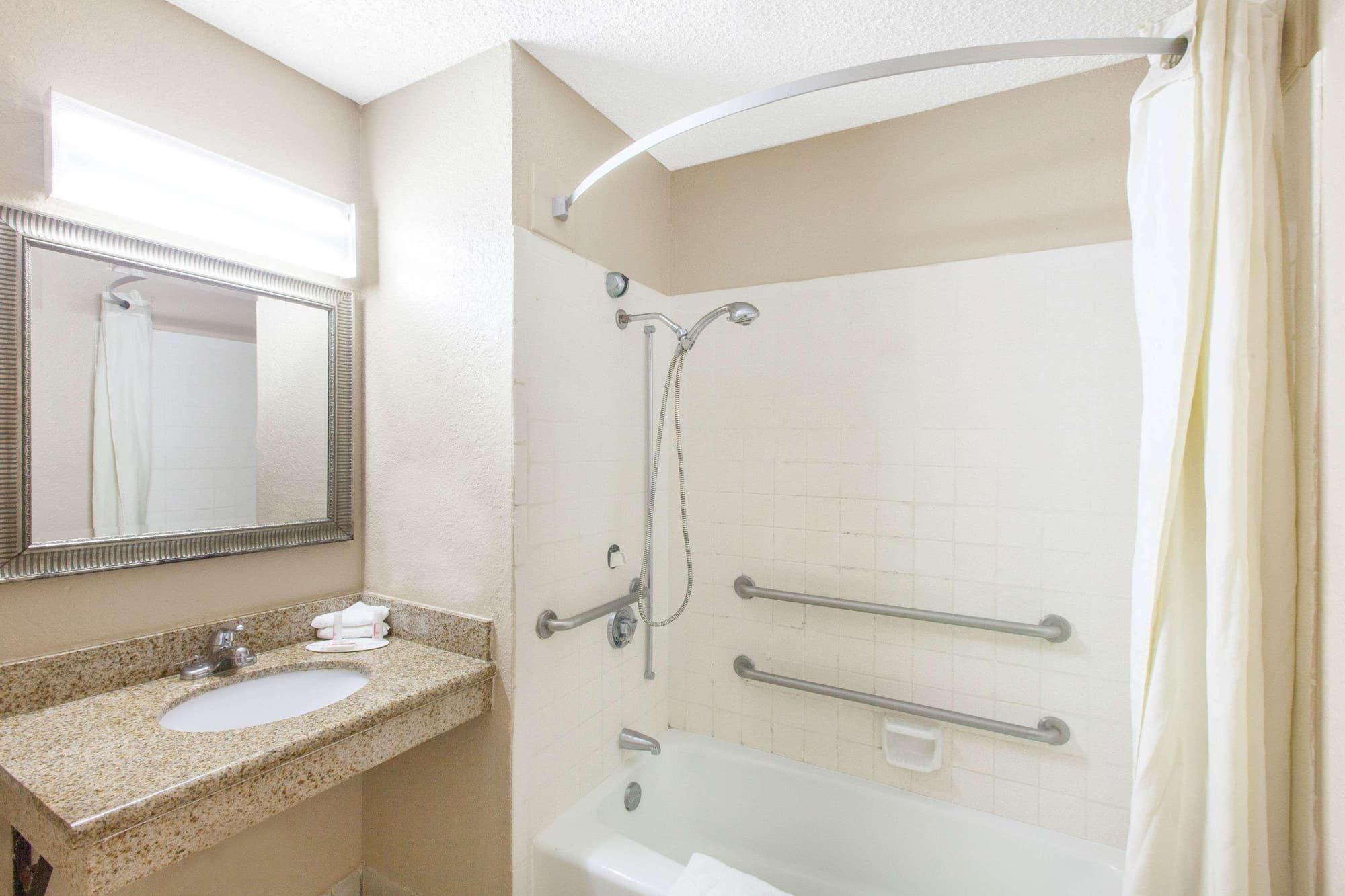 Super 8 Lafayette LA, Room