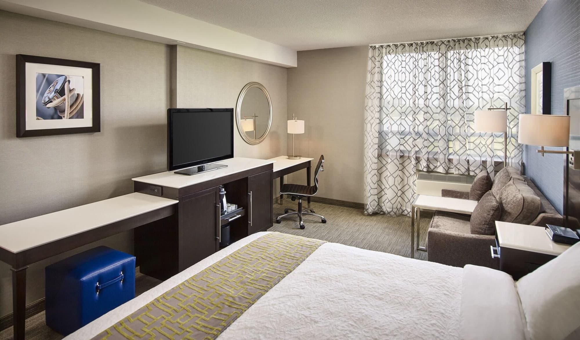 Waterfront Downtown Burlington, Room