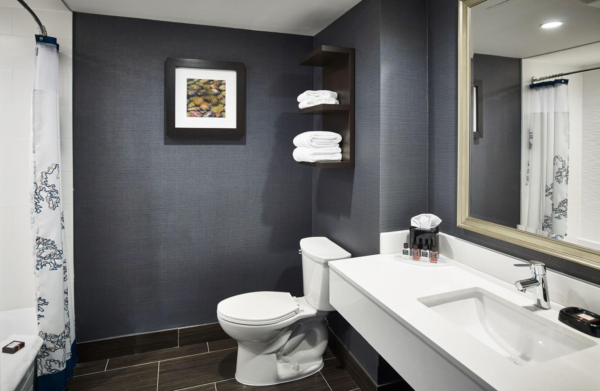 Waterfront Downtown Burlington, Room