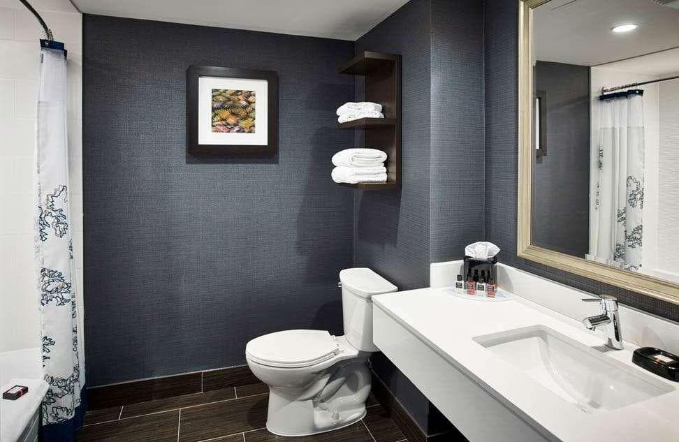 Waterfront Downtown Burlington, Room