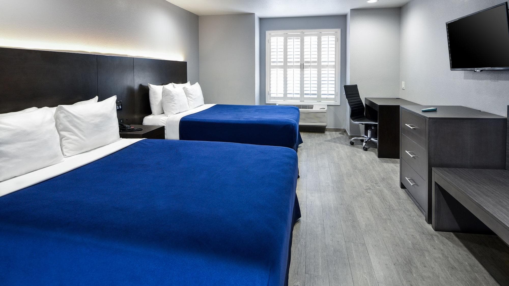 Hollywood Inn Express LAX, General view