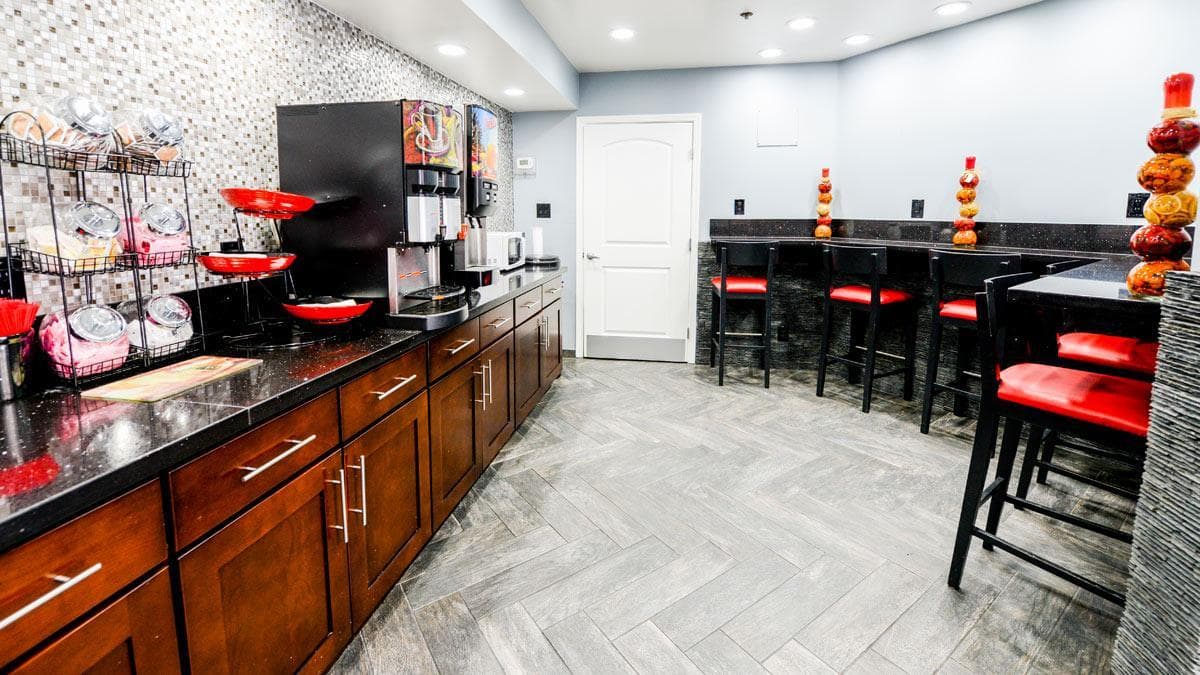 Hollywood Inn Express LAX, General view