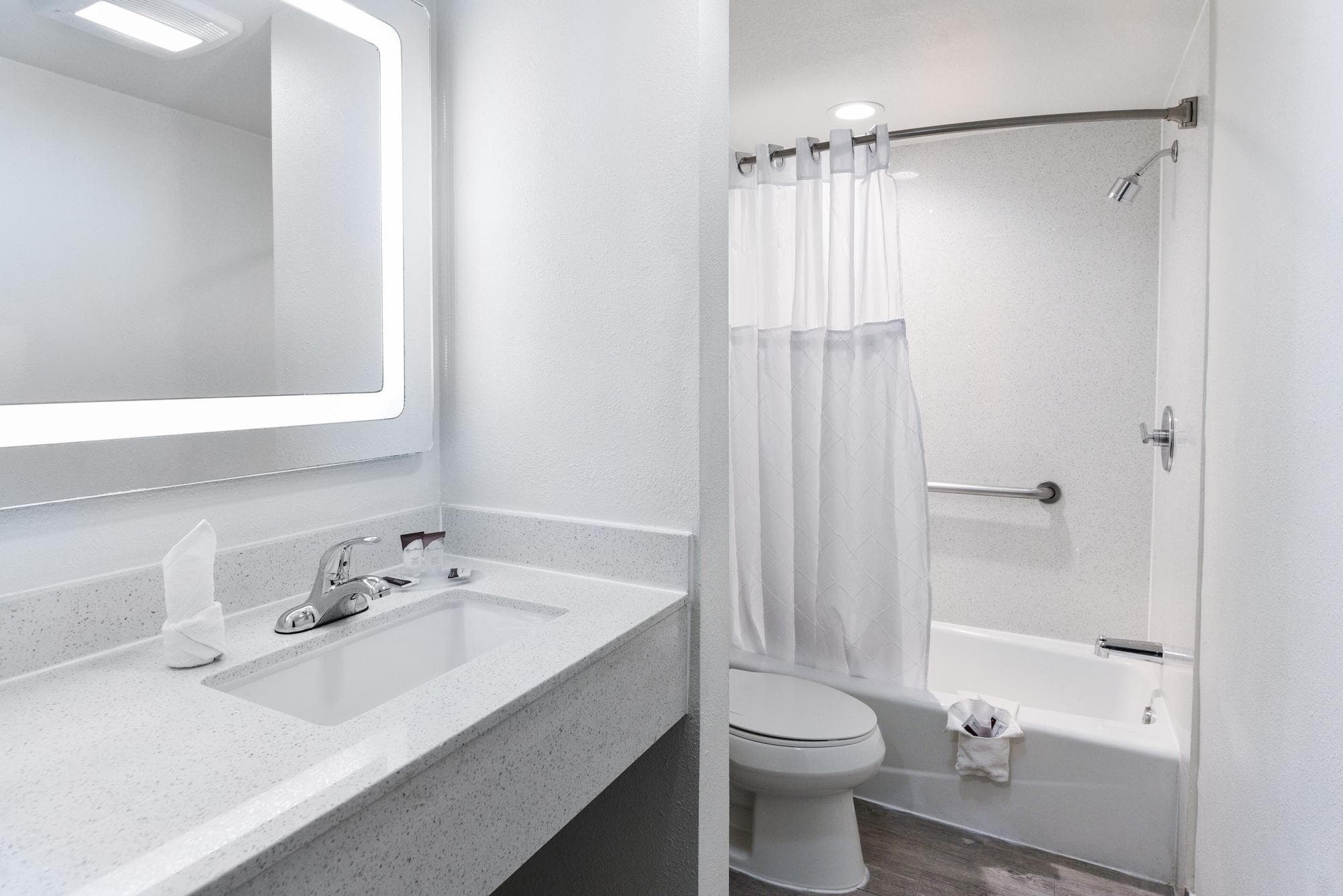 Hollywood Inn Express LAX, Room