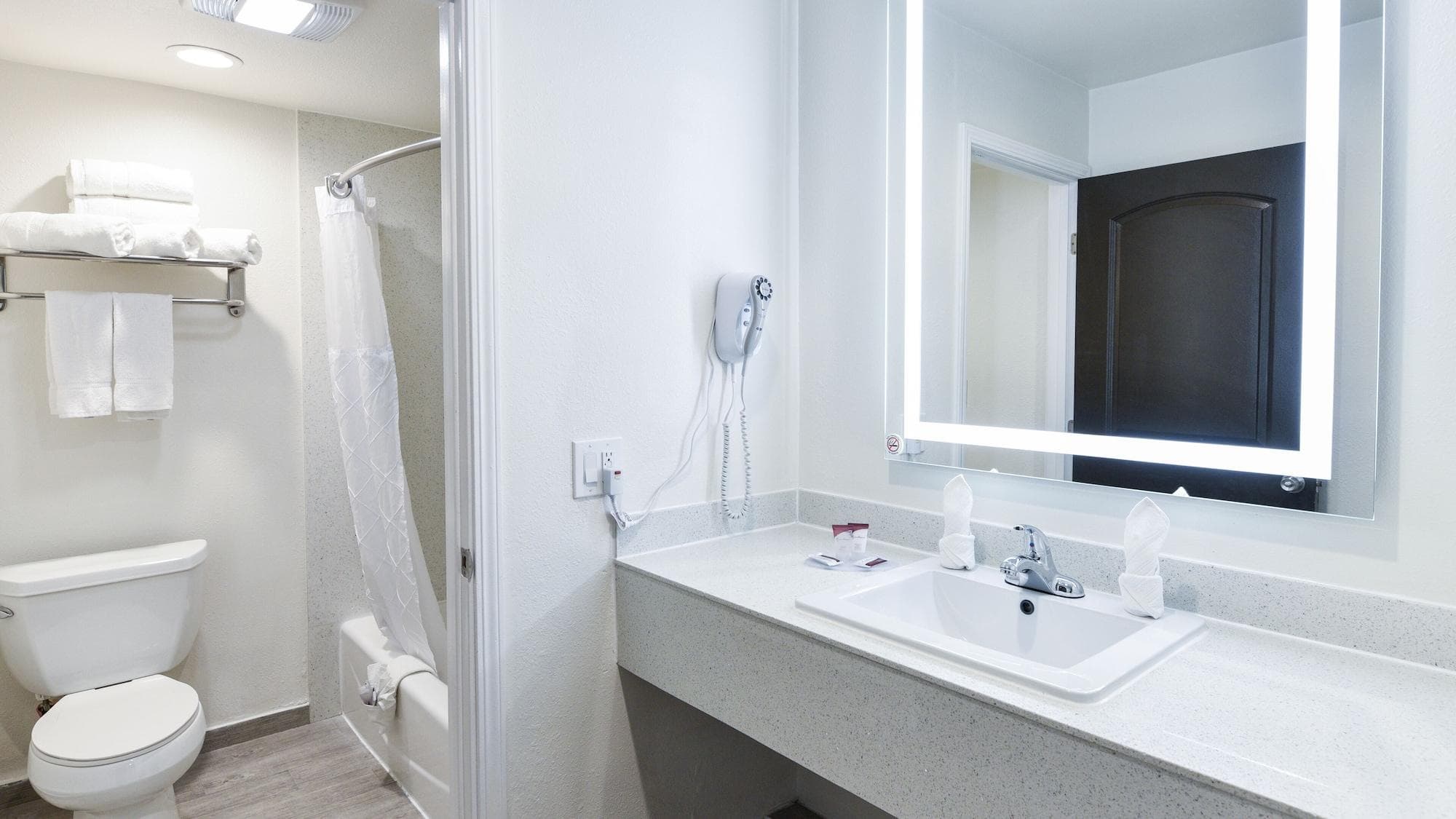 Hollywood Inn Express LAX, Room