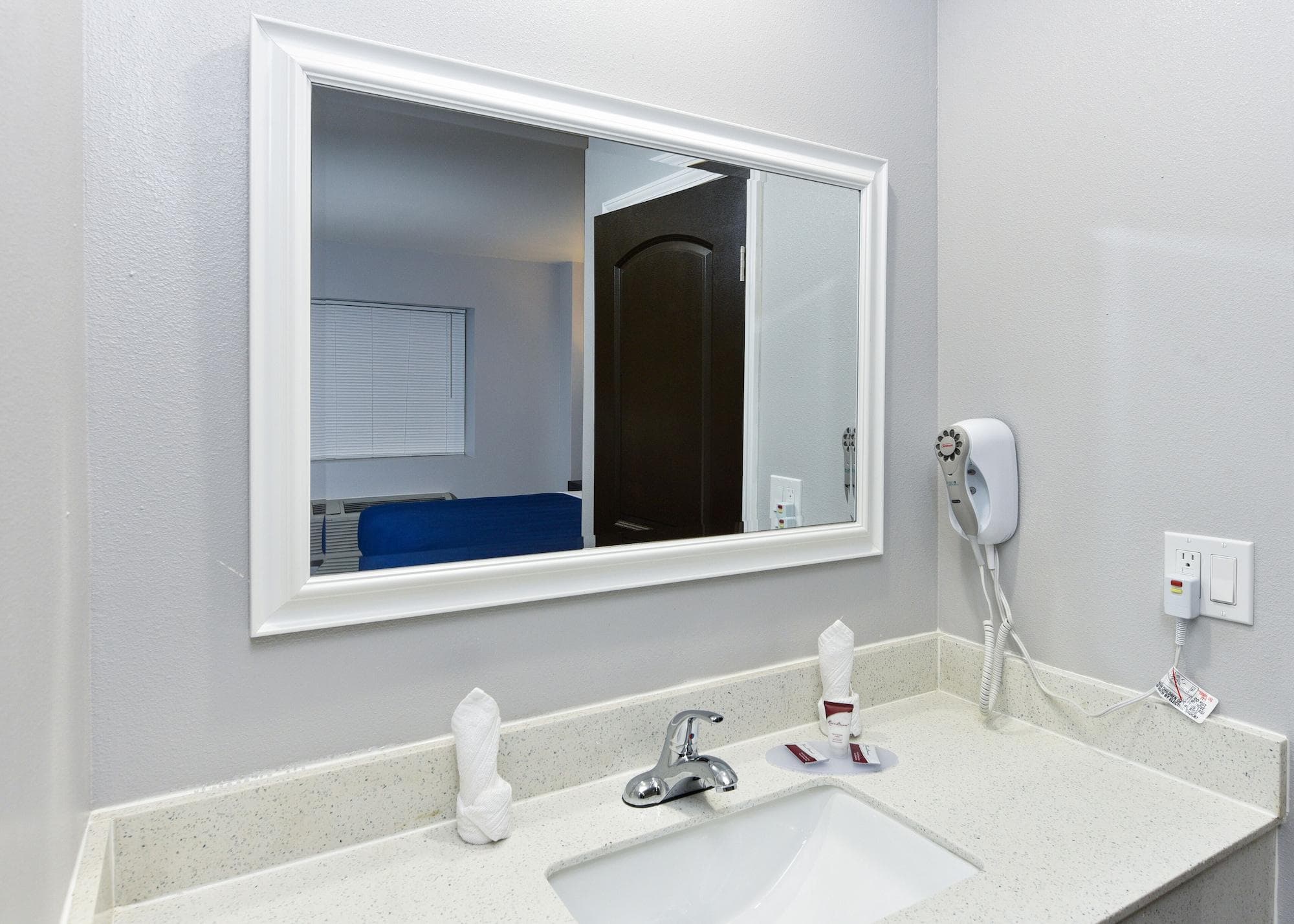 Hollywood Inn Express LAX, Room