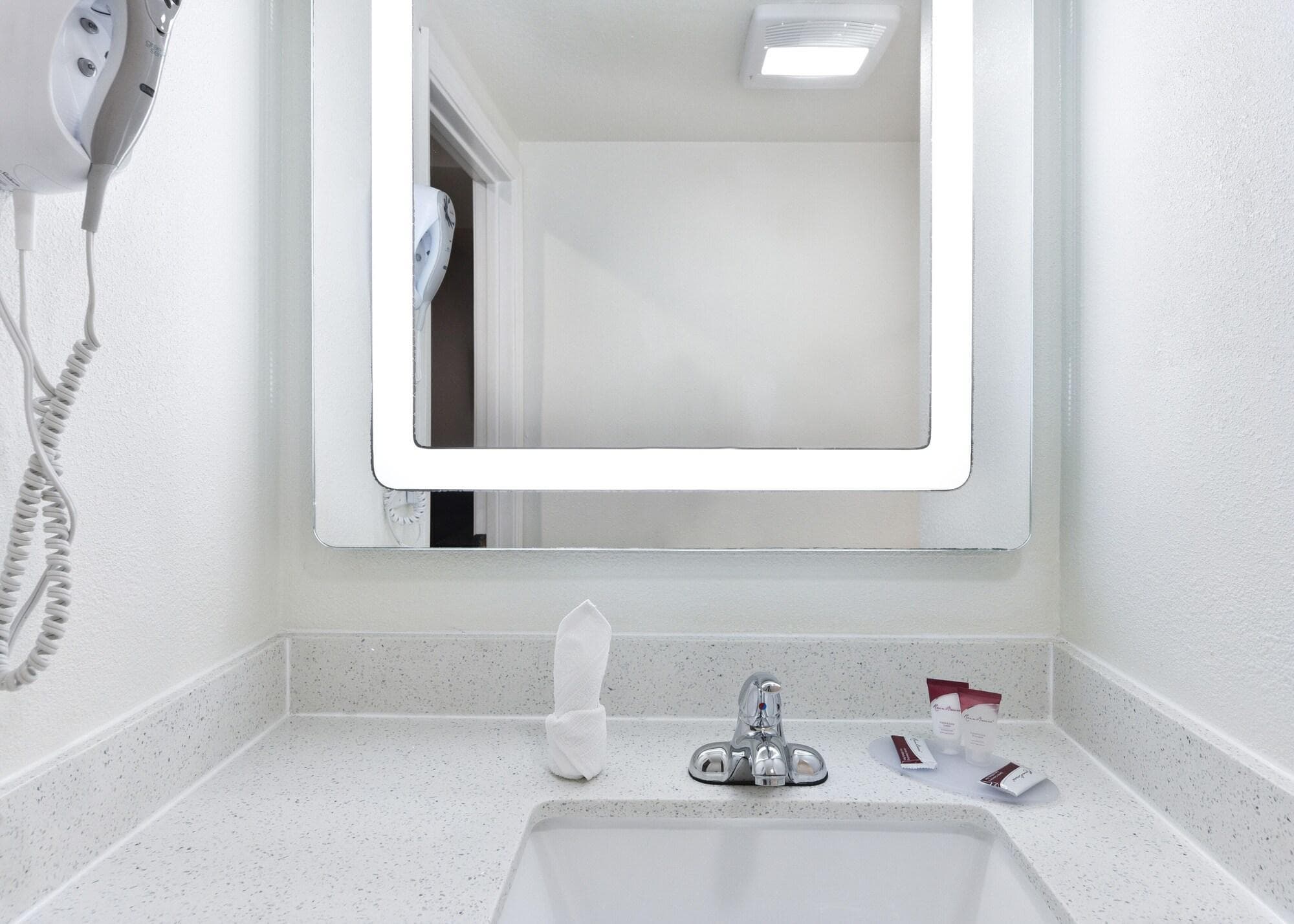 Hollywood Inn Express LAX, Room