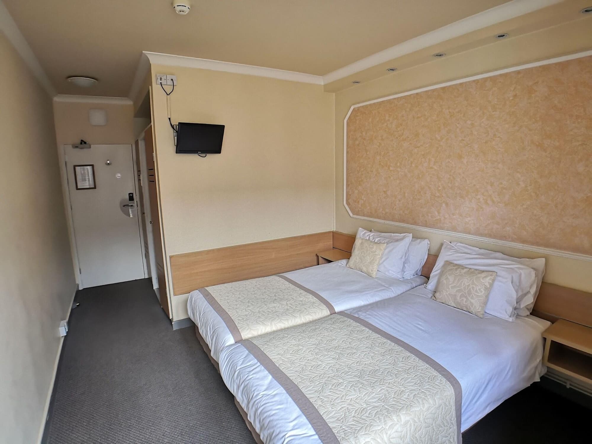 Lancaster Hall, Room