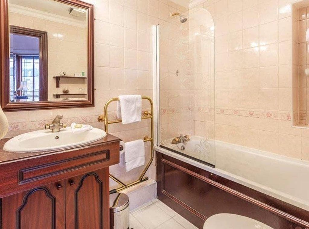 London Elizabeth, General view