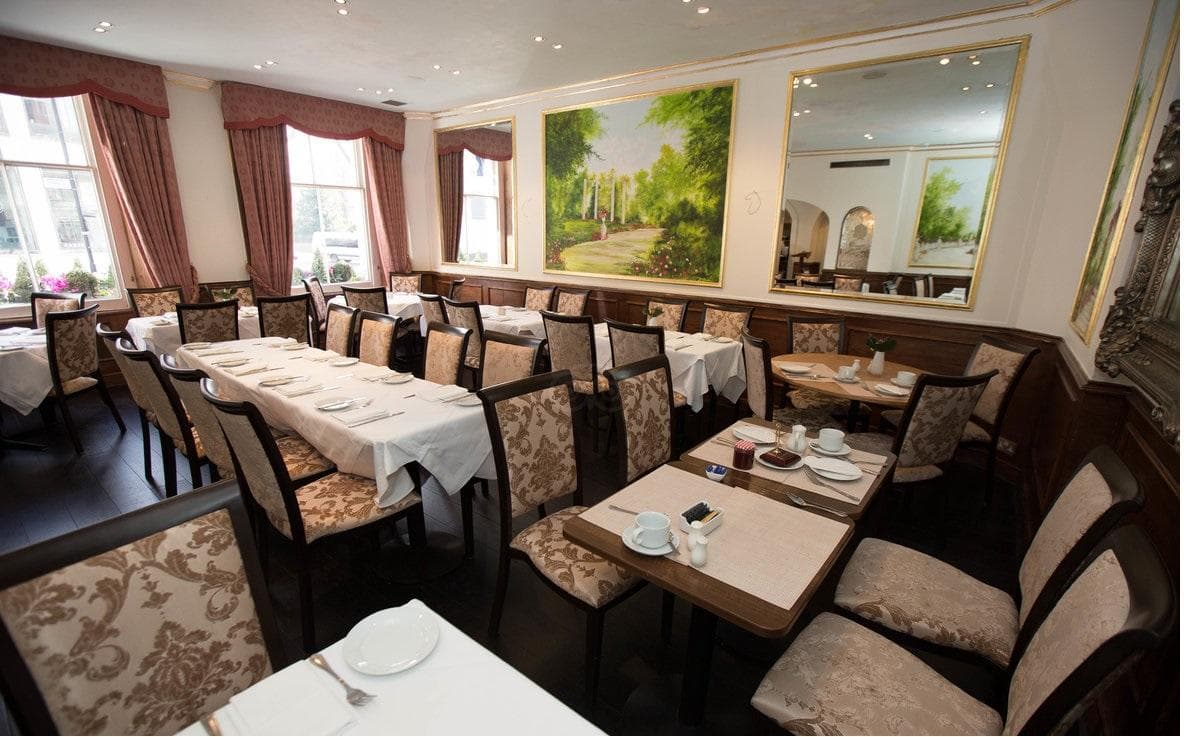 London Elizabeth, Restaurant