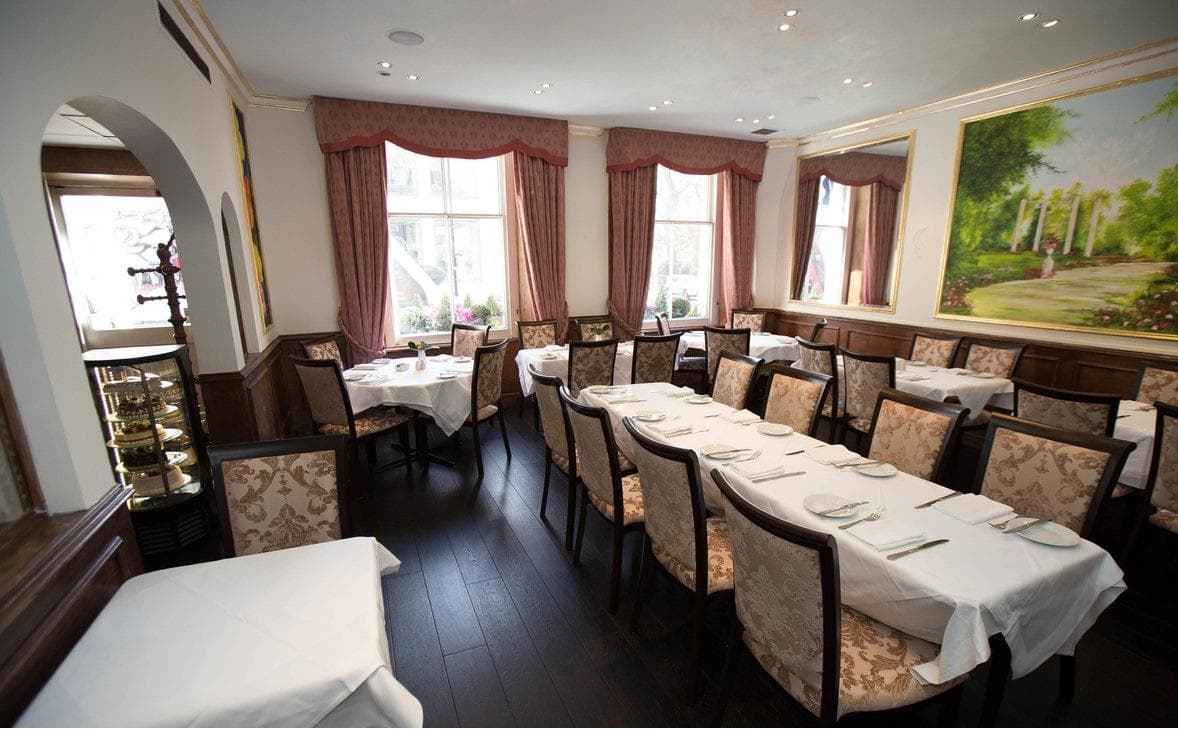 London Elizabeth, Restaurant