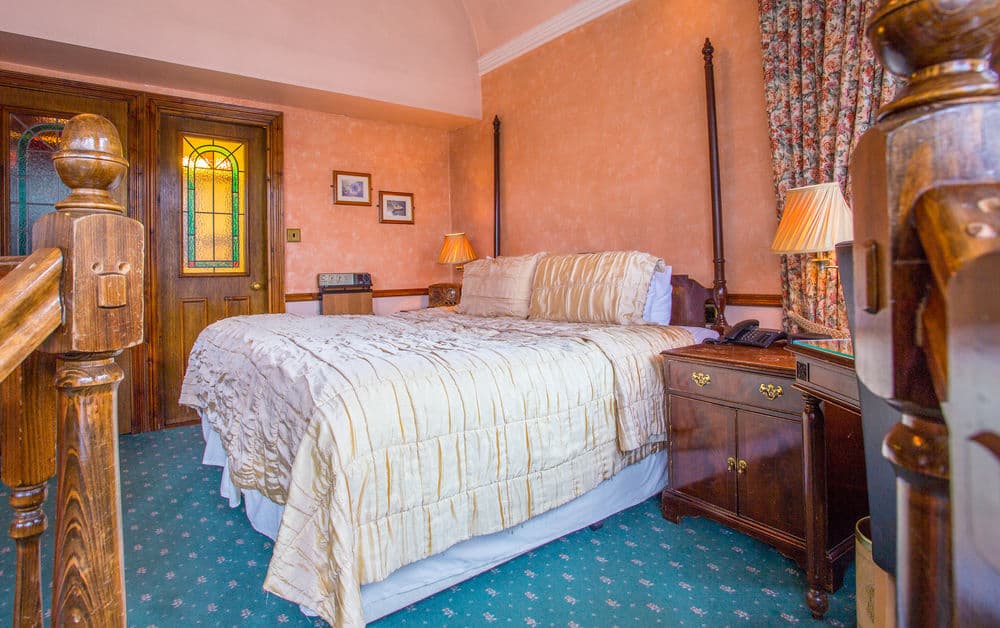 London Elizabeth, Room