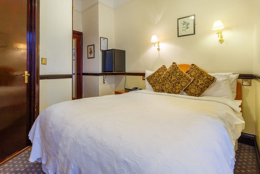 London Elizabeth, Room