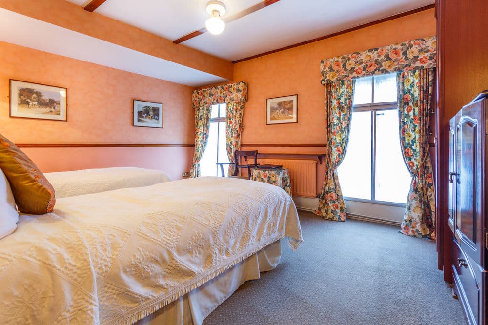 London Elizabeth, Room