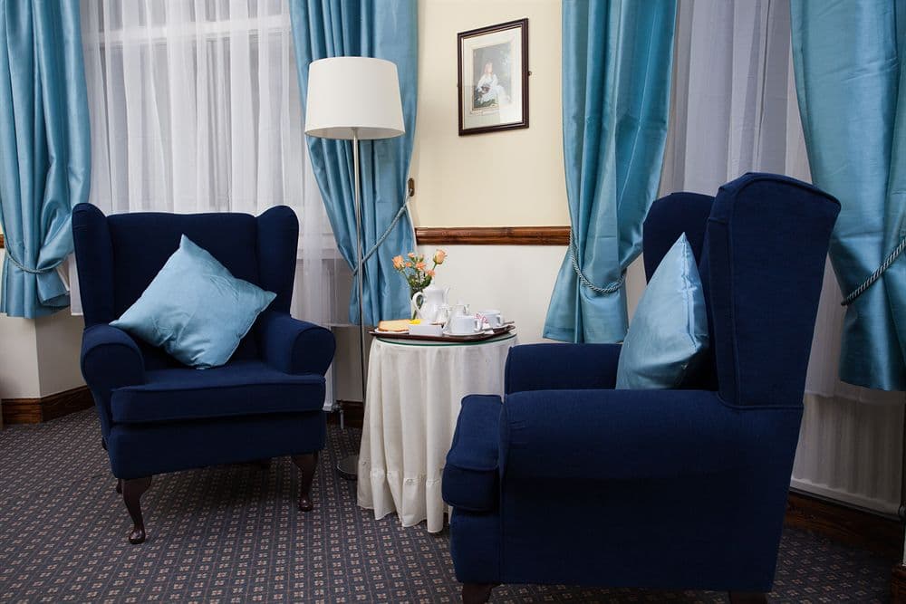 London Elizabeth, Room