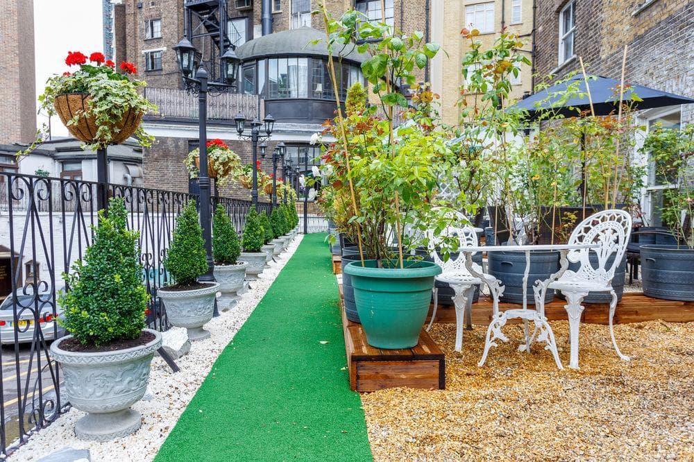 London Elizabeth, Terrace