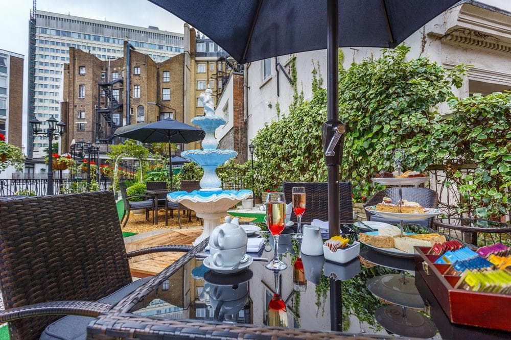 London Elizabeth, Terrace