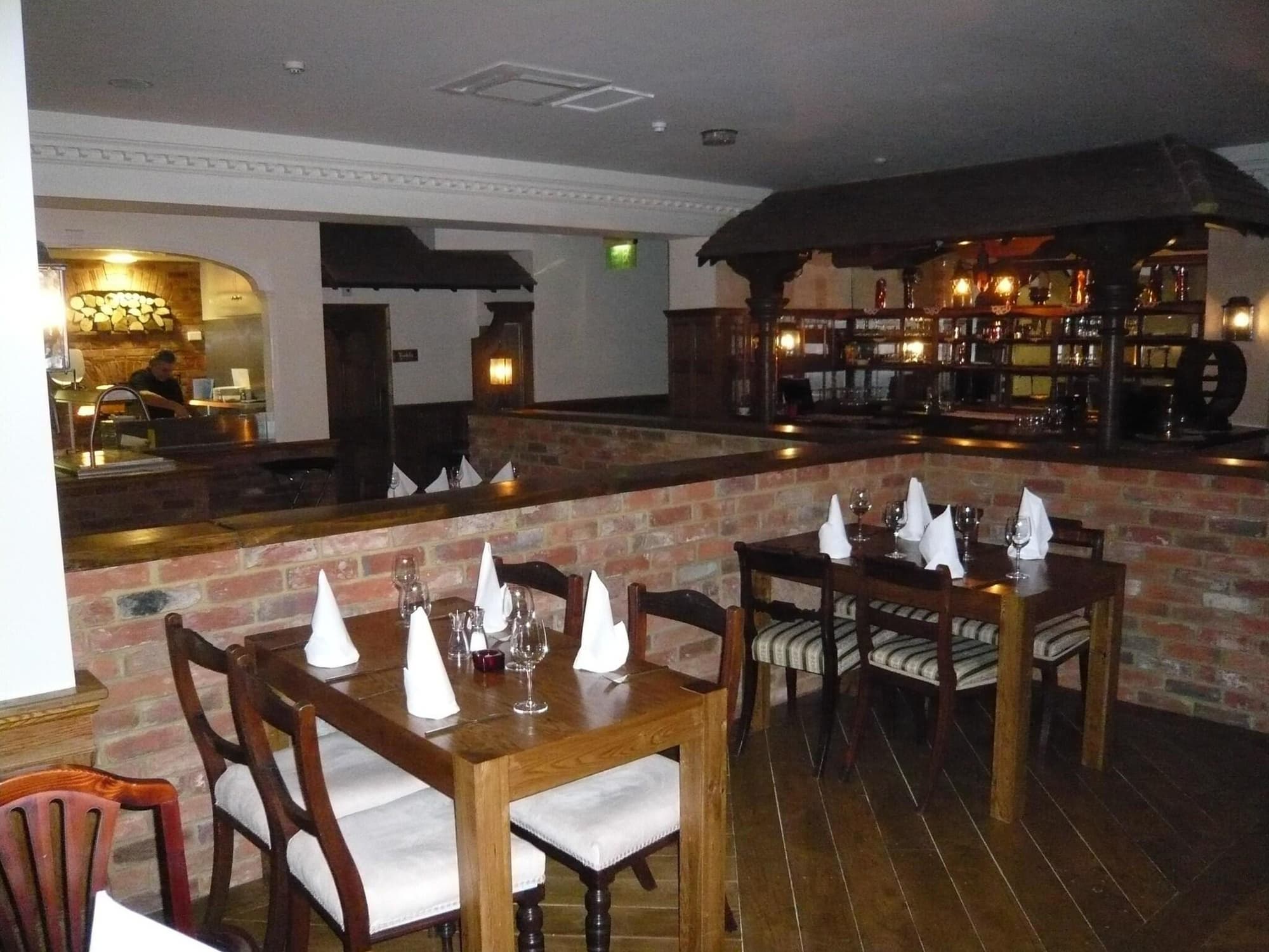 The Thames, Restaurant