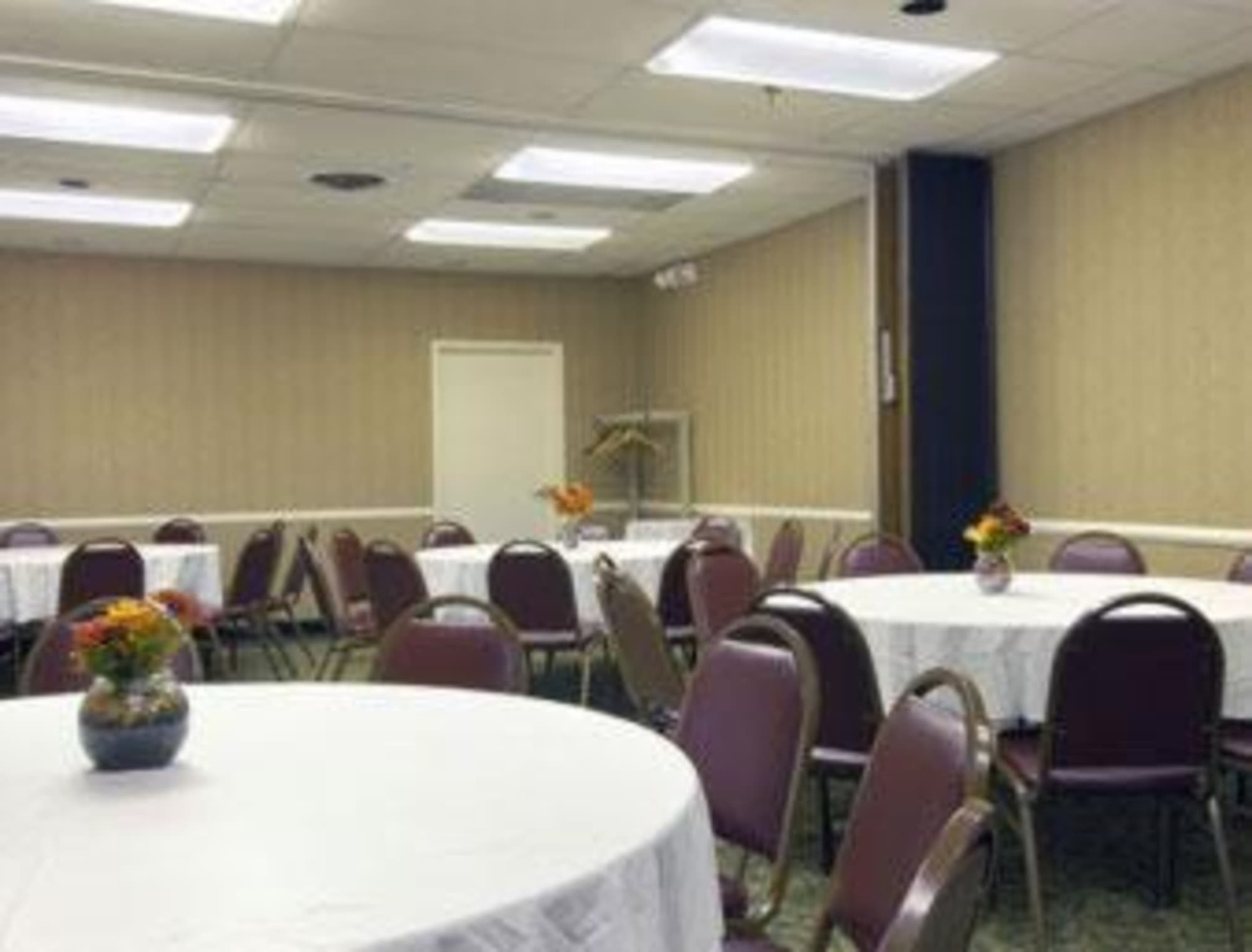 Howard Johnson By Wyndham Clifton Nj, Conferences