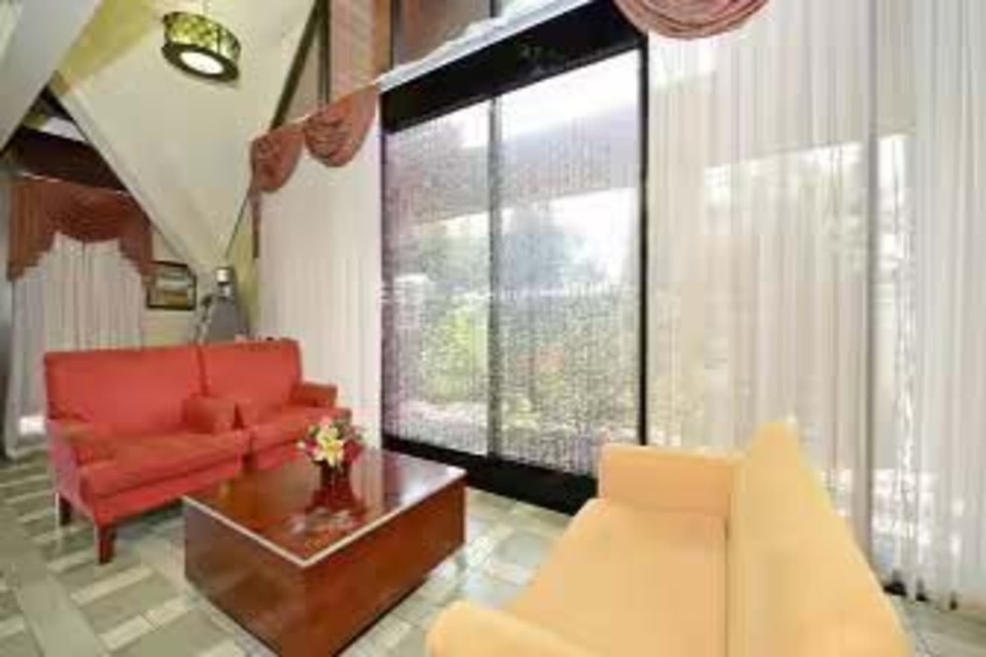 Howard Johnson By Wyndham Clifton Nj, Lobby